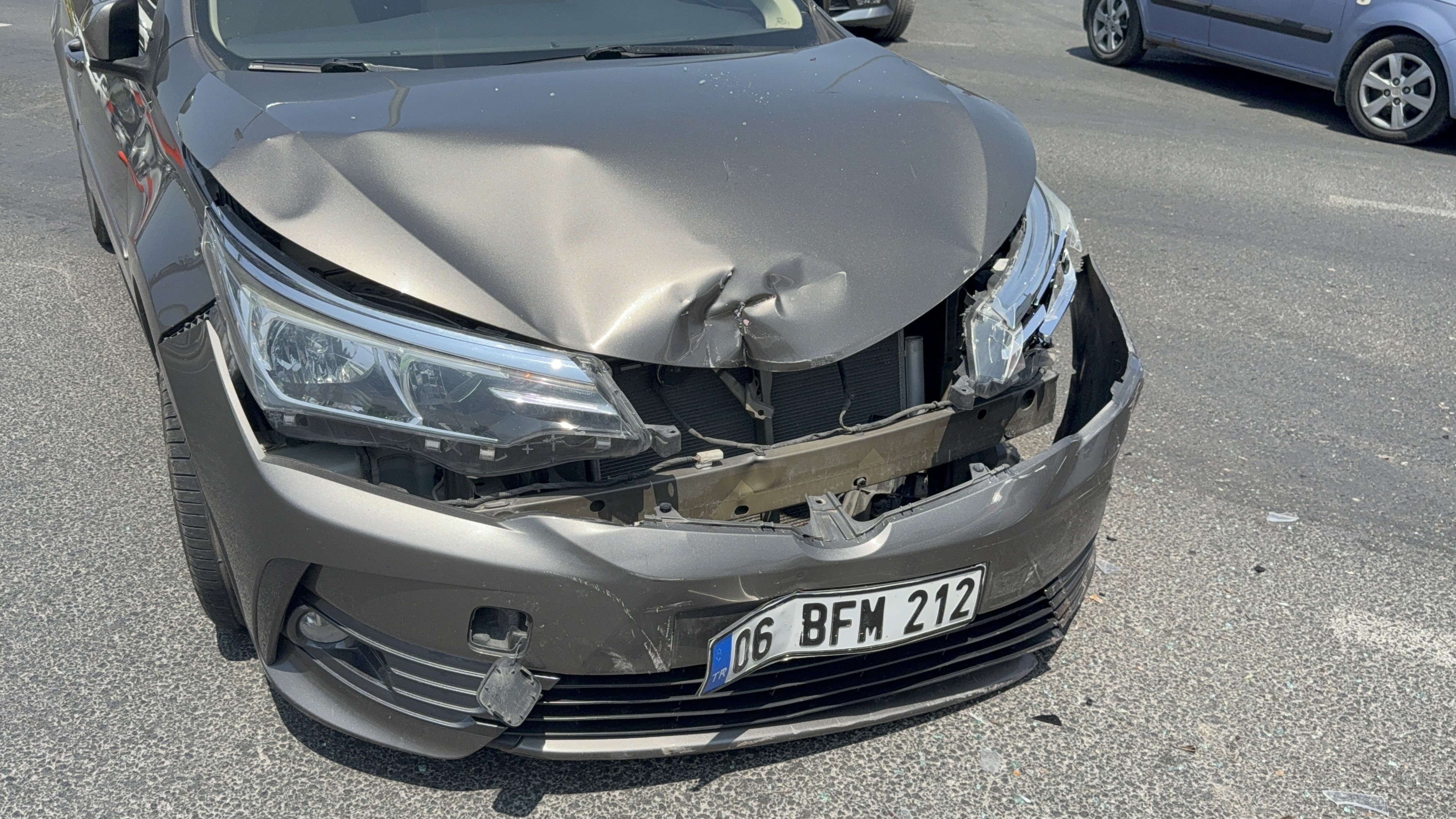 Otomobiller Feci Çarpıştı Feci Kazada Yolcu Sıkıştı 3 Yaralı! 5