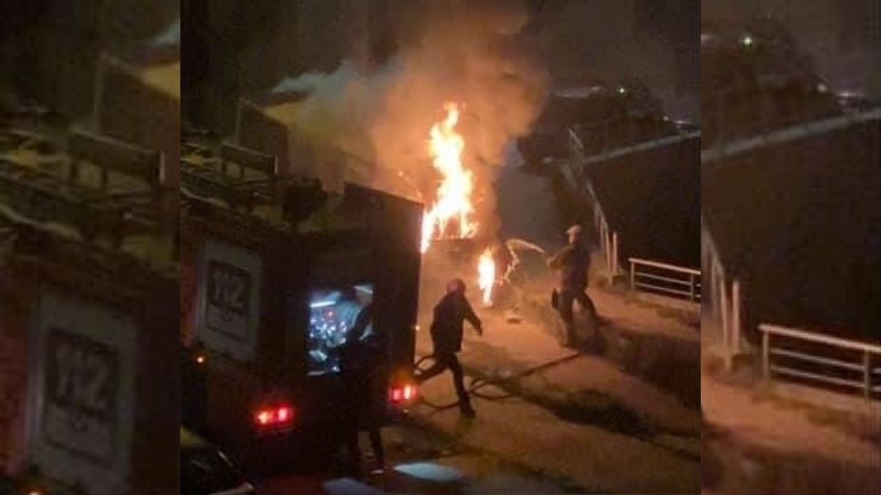 Park Halindeki Minibüs Alev Aldı İtfaiye Müdahalesiyle Söndürüldü (1)