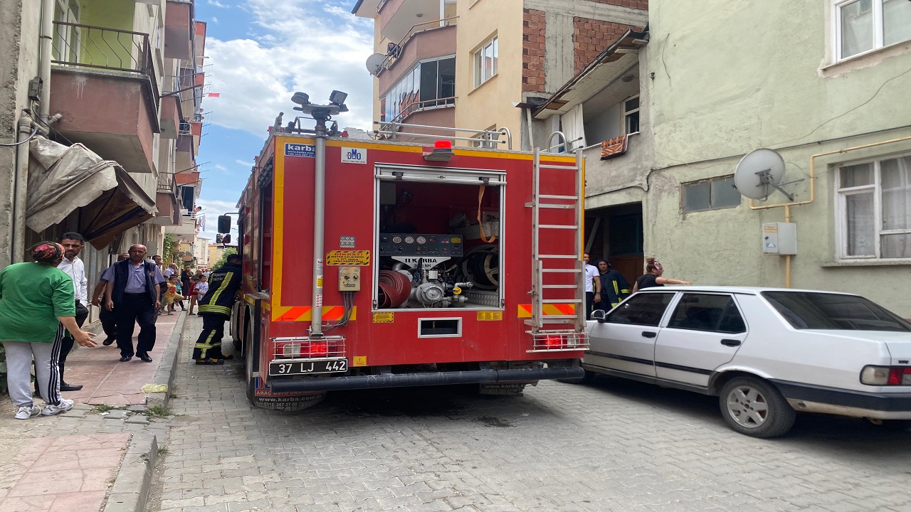 Son Dakika Taşköprü’de Patlama Paniği Mahalle Sakinleri Sokağa Döküldü! (1)