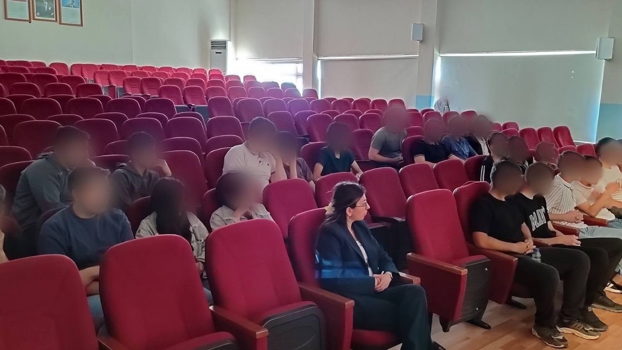 Taşköprü’de Gençler İçin Kritik Eğitim Hem Keneler Hem Bağımlılık Masadaydı (3)