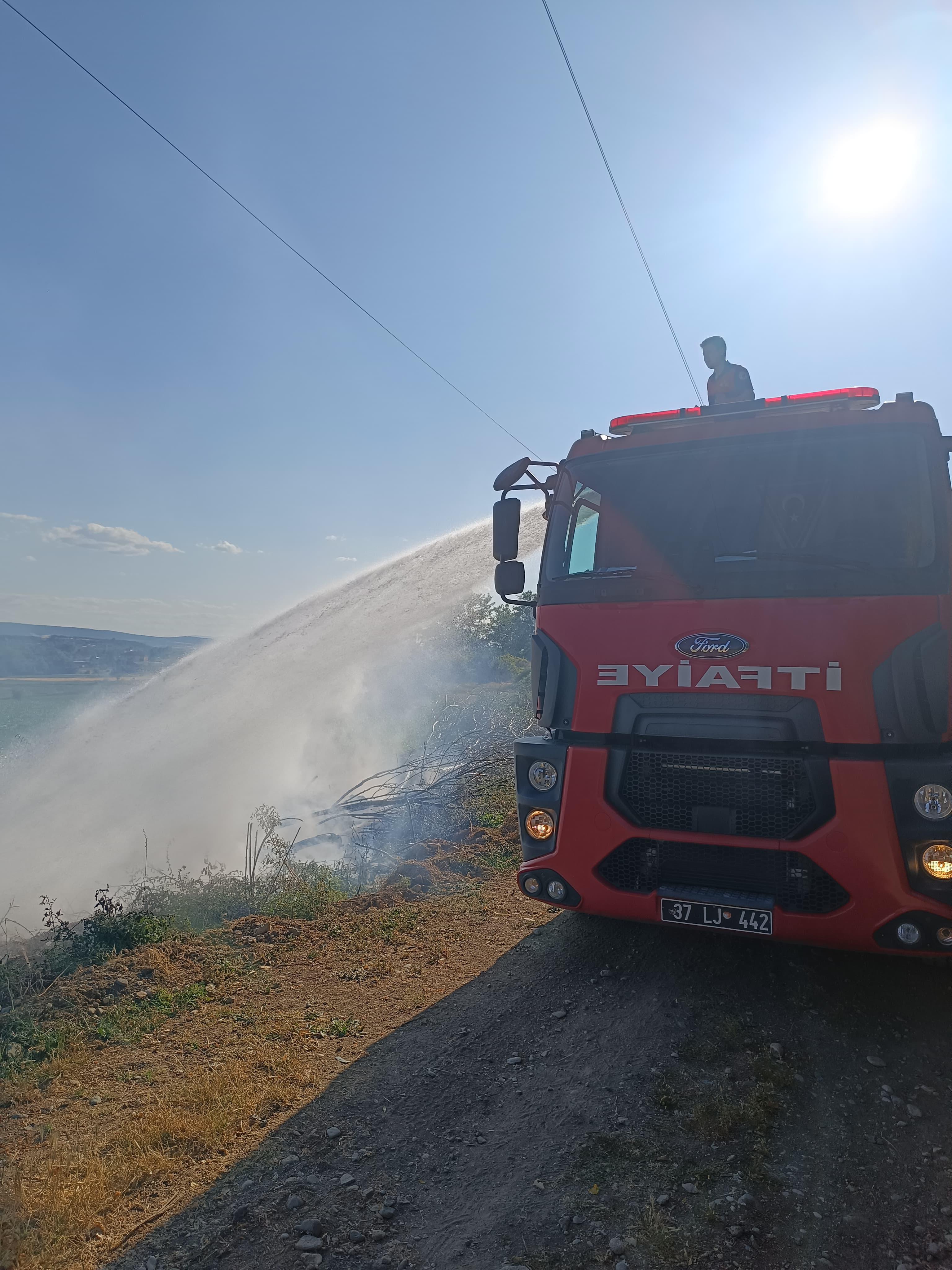 Taşköprü'de Korkutan Yangına Müdahale Edildi 2