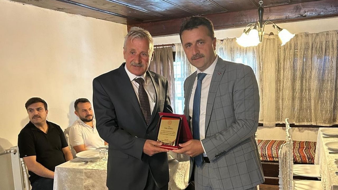 Taşköprü’de Okul Müdürlerine Veda Yemeği Düzenlendi (2)