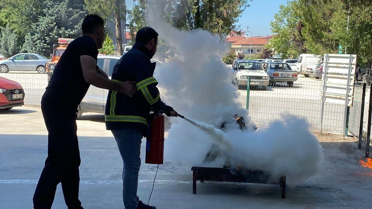 Taşköprü’de Sağlıkçılar Yangına Hazır Afet Farkındalık Eğitimi Tamamlandı (4)