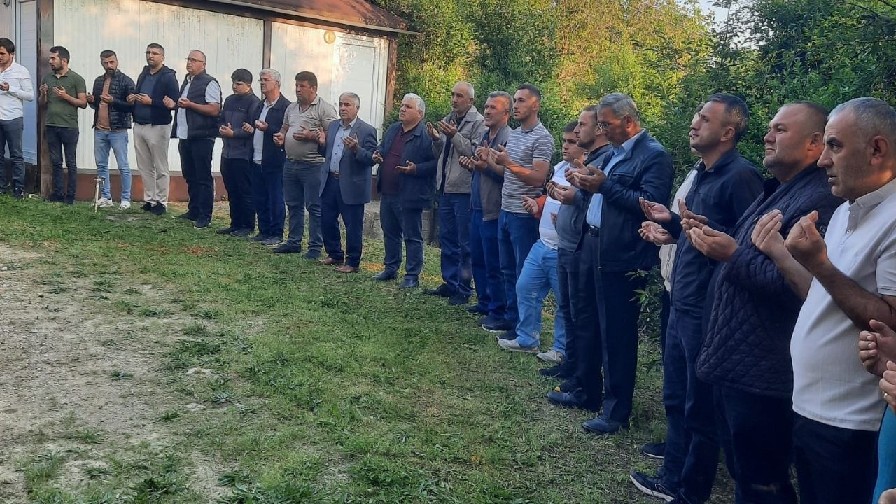 Taşköprü’nün Köyünde Bayram Coşkusu Vatandaşlar Namazda Buluştu (5)