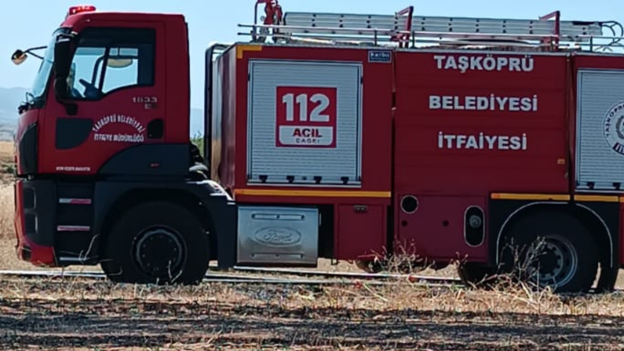 Taşköprü'nün Köyünde Yangın Ekiplerin Müdahalesi Sürüyor! 12