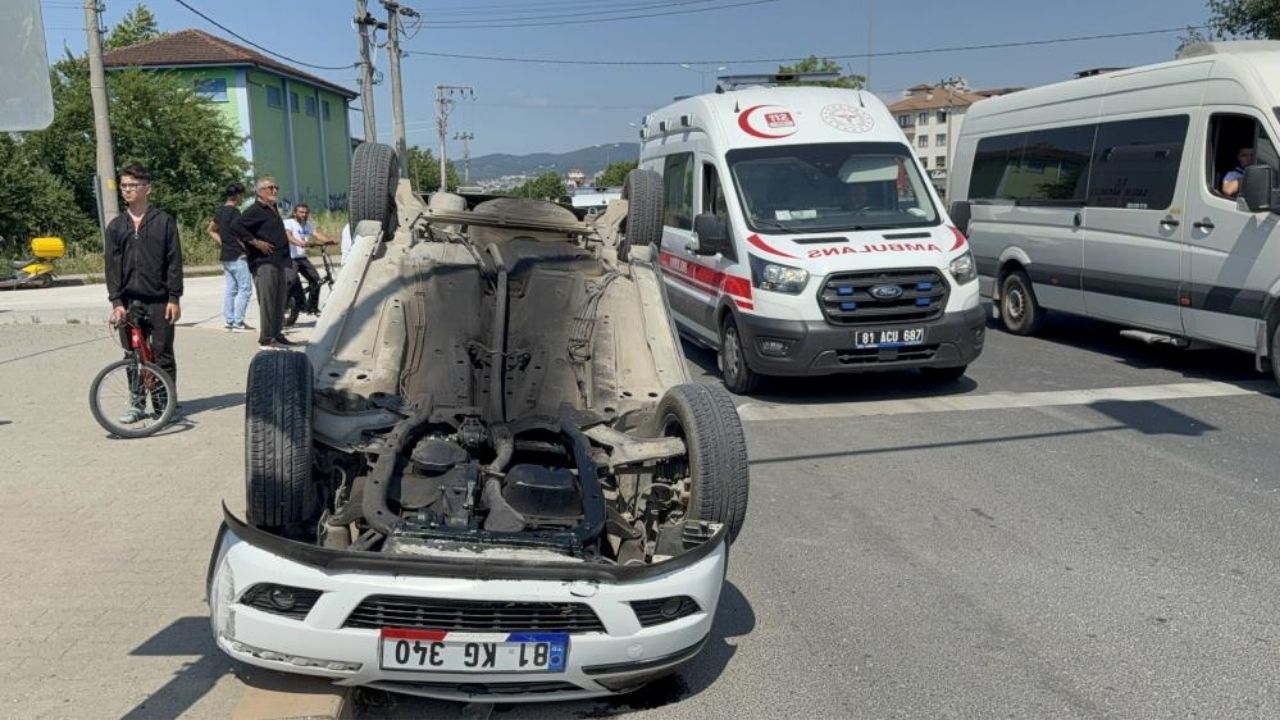 Yaya Geçidinde Kaza Öndeki Otomobile Çarpıp Takla Attı 3 Yaralı (3)