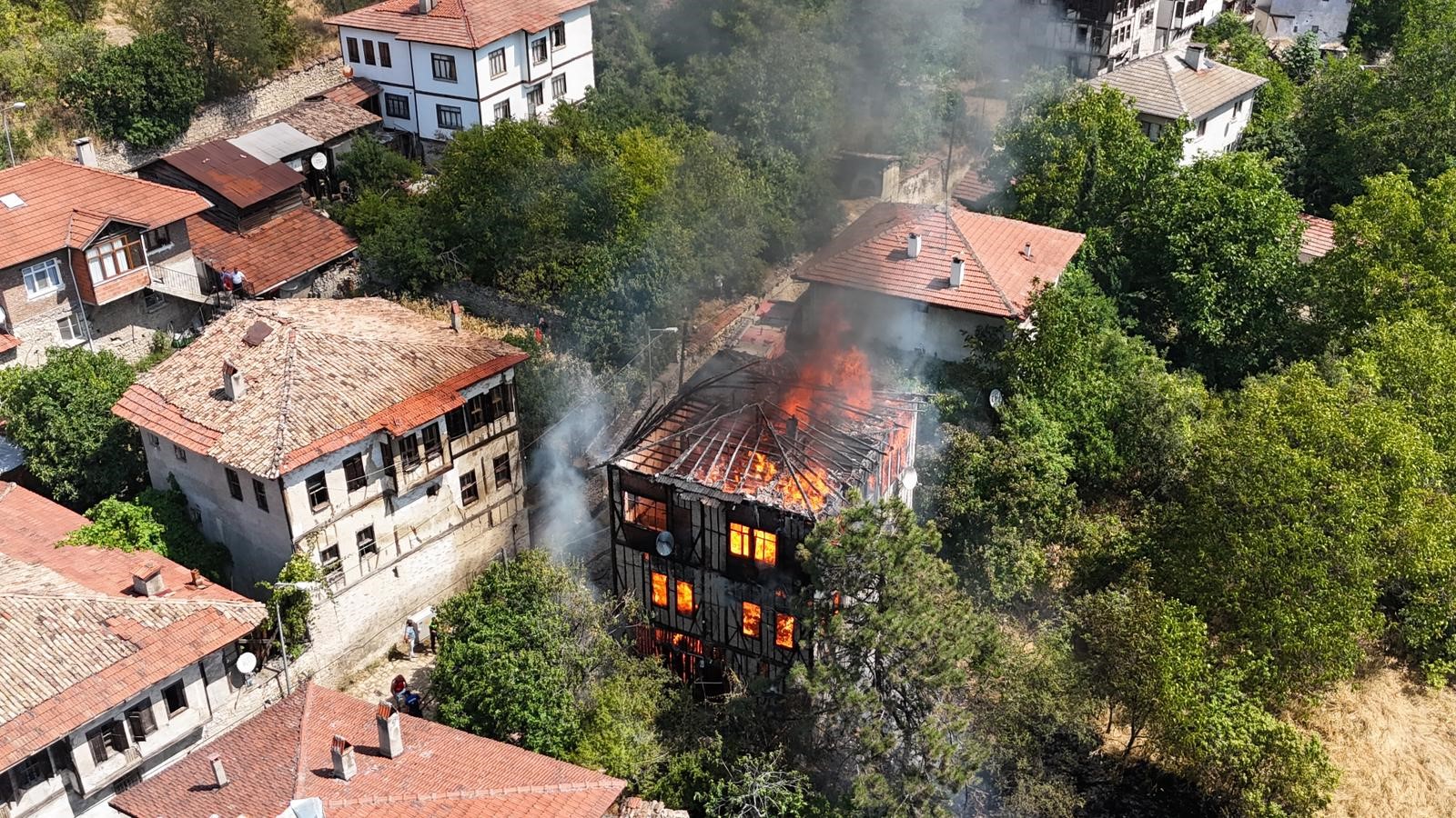 150 Yıllık Tarihi Konak Yangında Kullanılamaz Hale Geldi 12