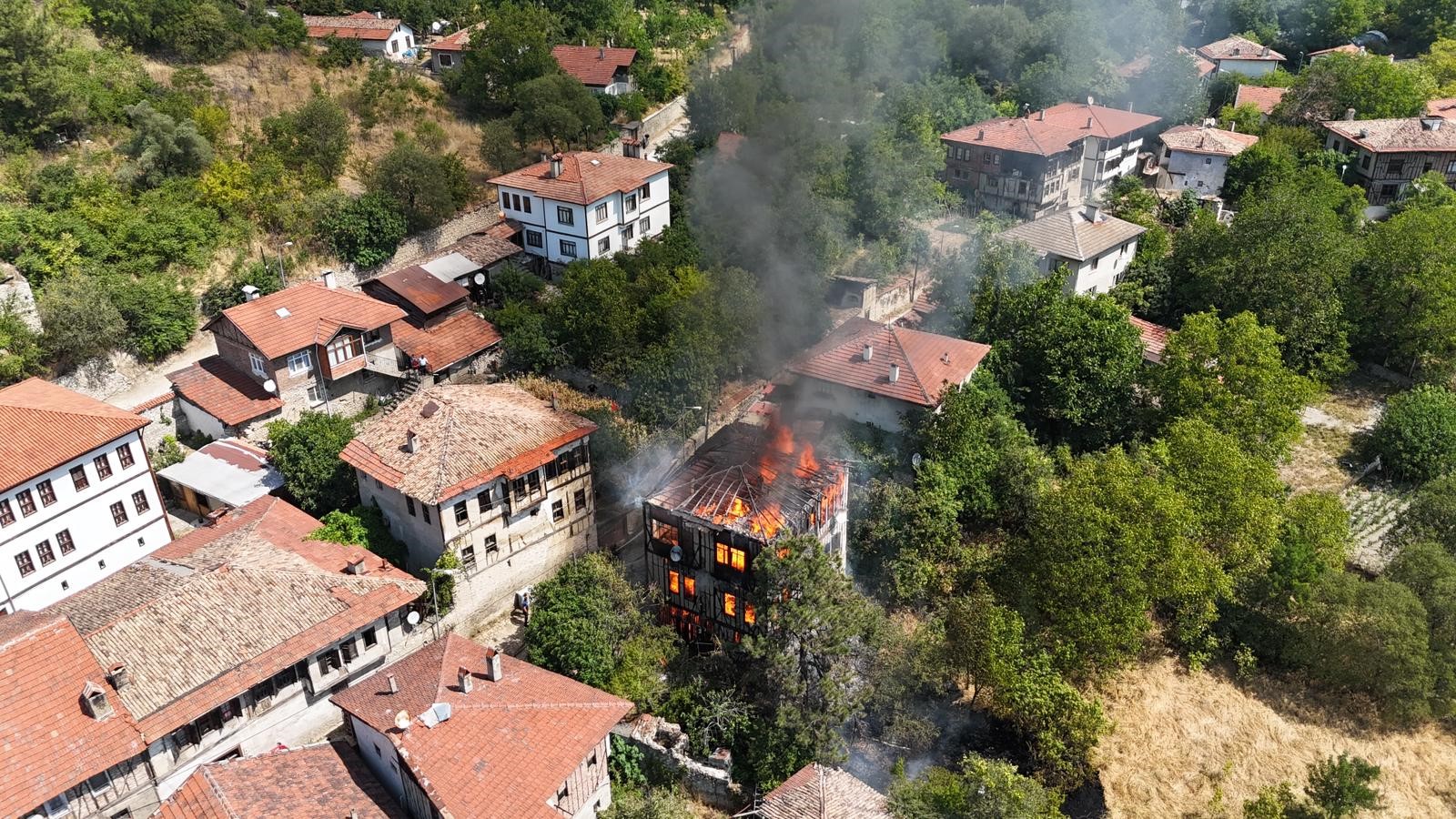 150 Yıllık Tarihi Konak Yangında Kullanılamaz Hale Geldi 4