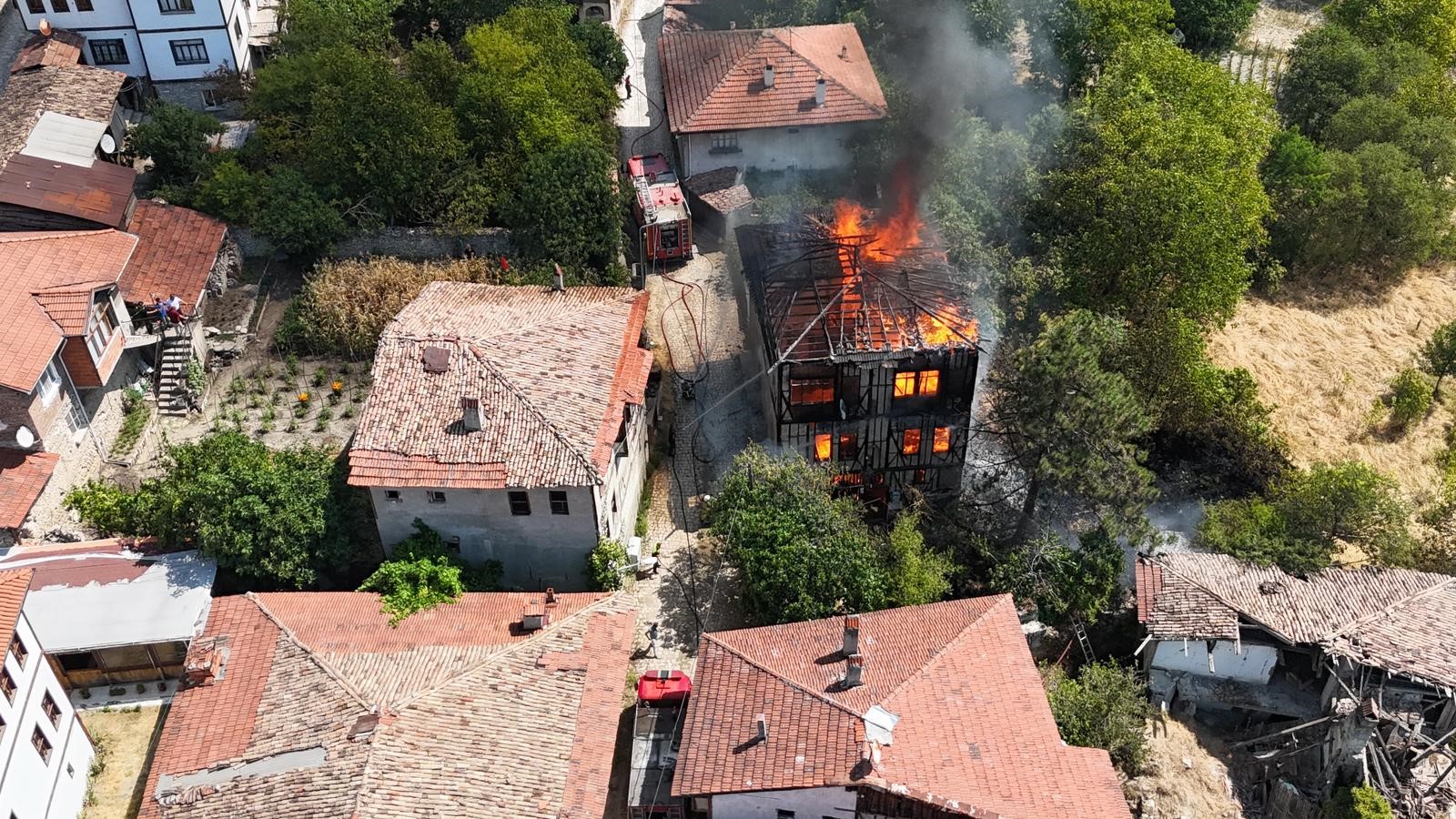 150 Yıllık Tarihi Konak Yangında Kullanılamaz Hale Geldi 8