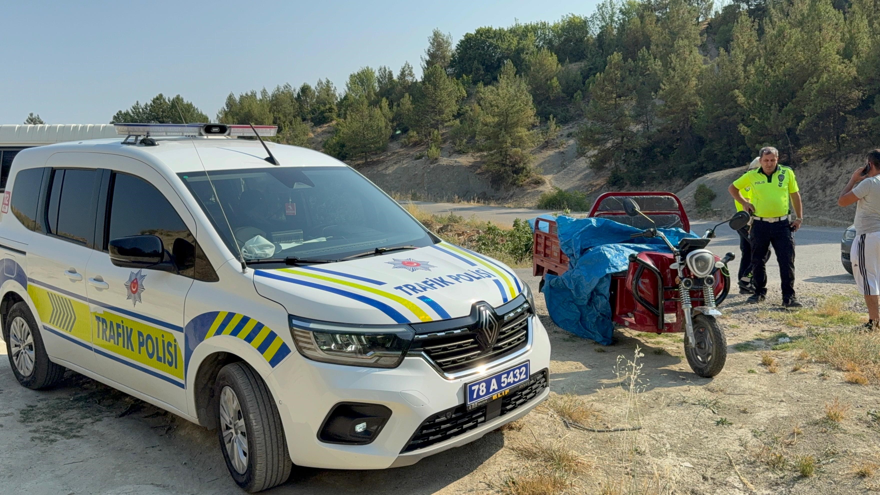 3 Tekerlekli Motosiklet Kaza Yaptı 4'Ü Çocuk 6 Yaralı 12