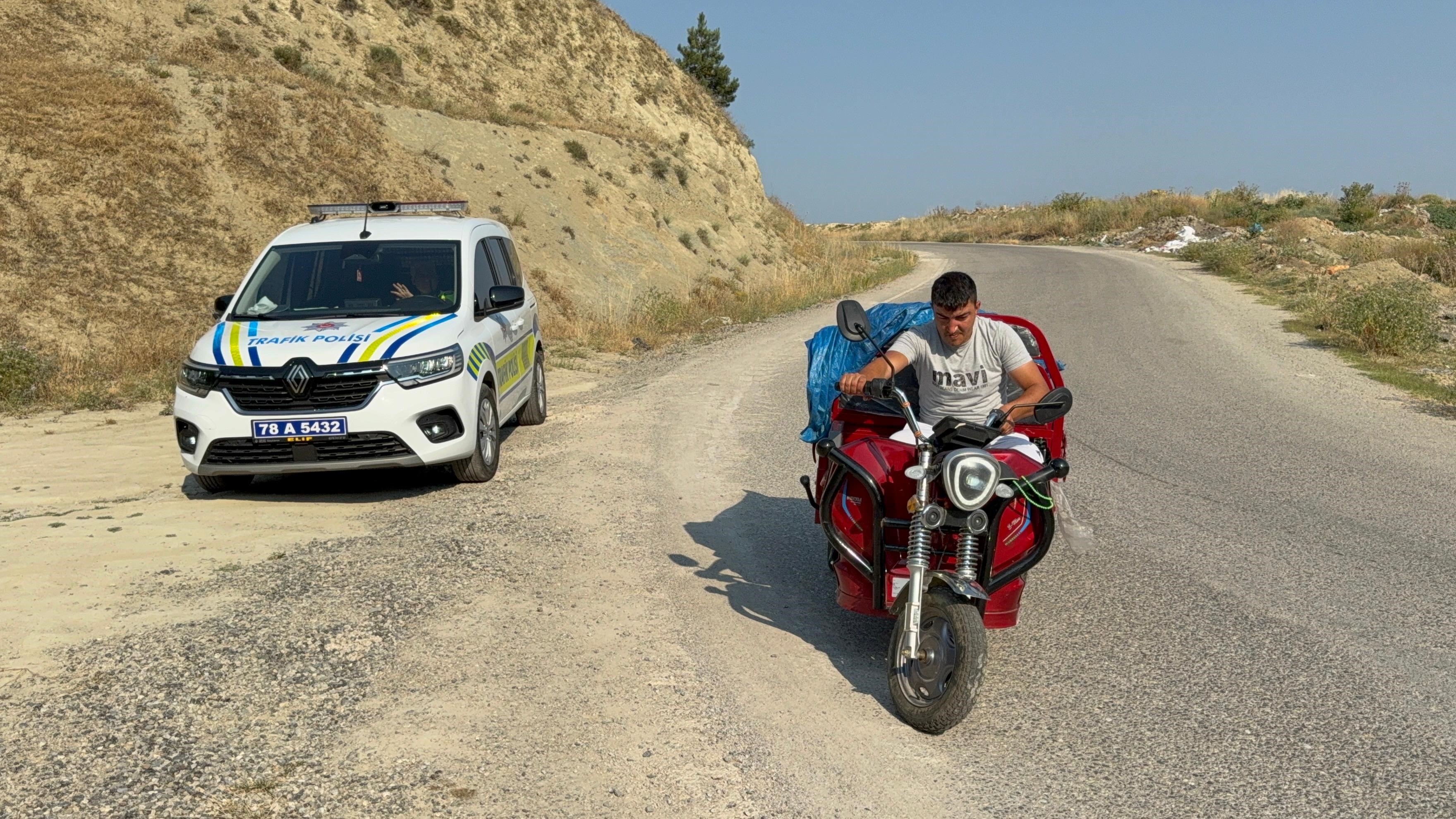 3 Tekerlekli Motosiklet Kaza Yaptı 4'Ü Çocuk 6 Yaralı 2