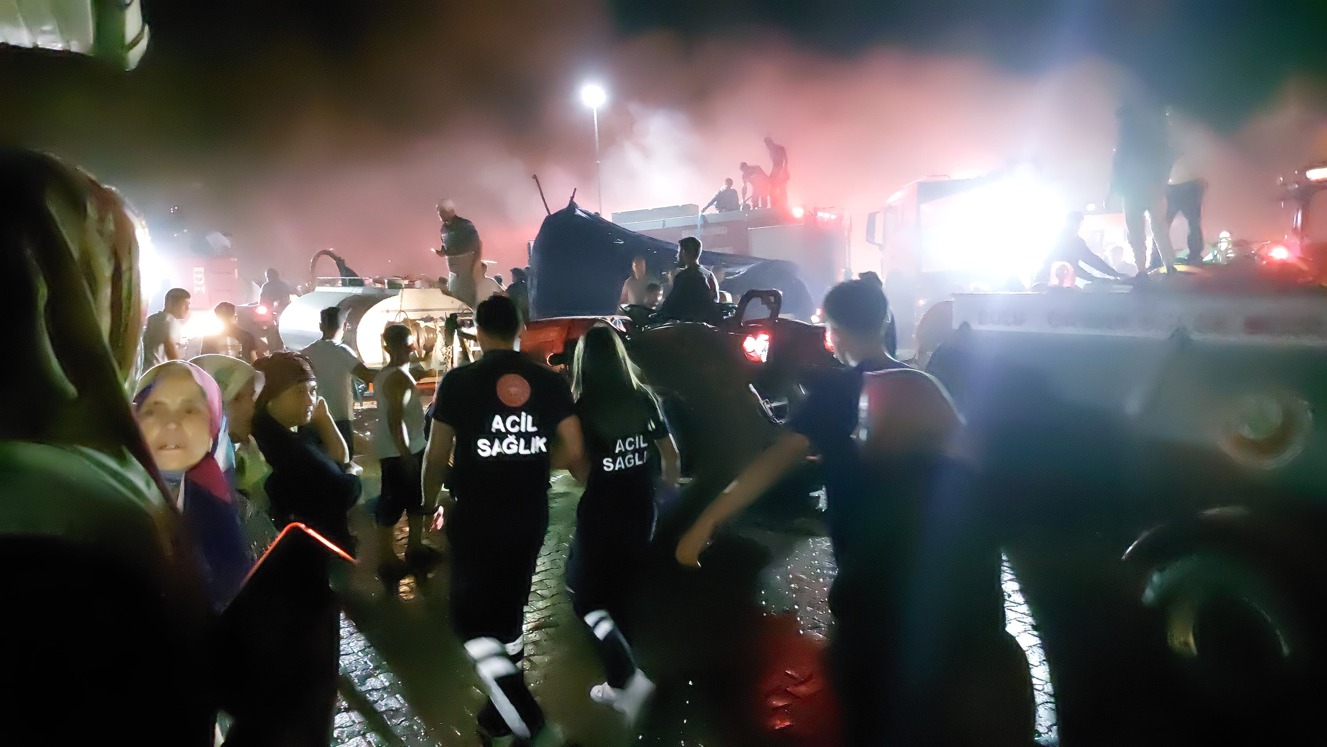 Alevli Gece Feci Yangında 12 Yapı Kül Oldu! 7