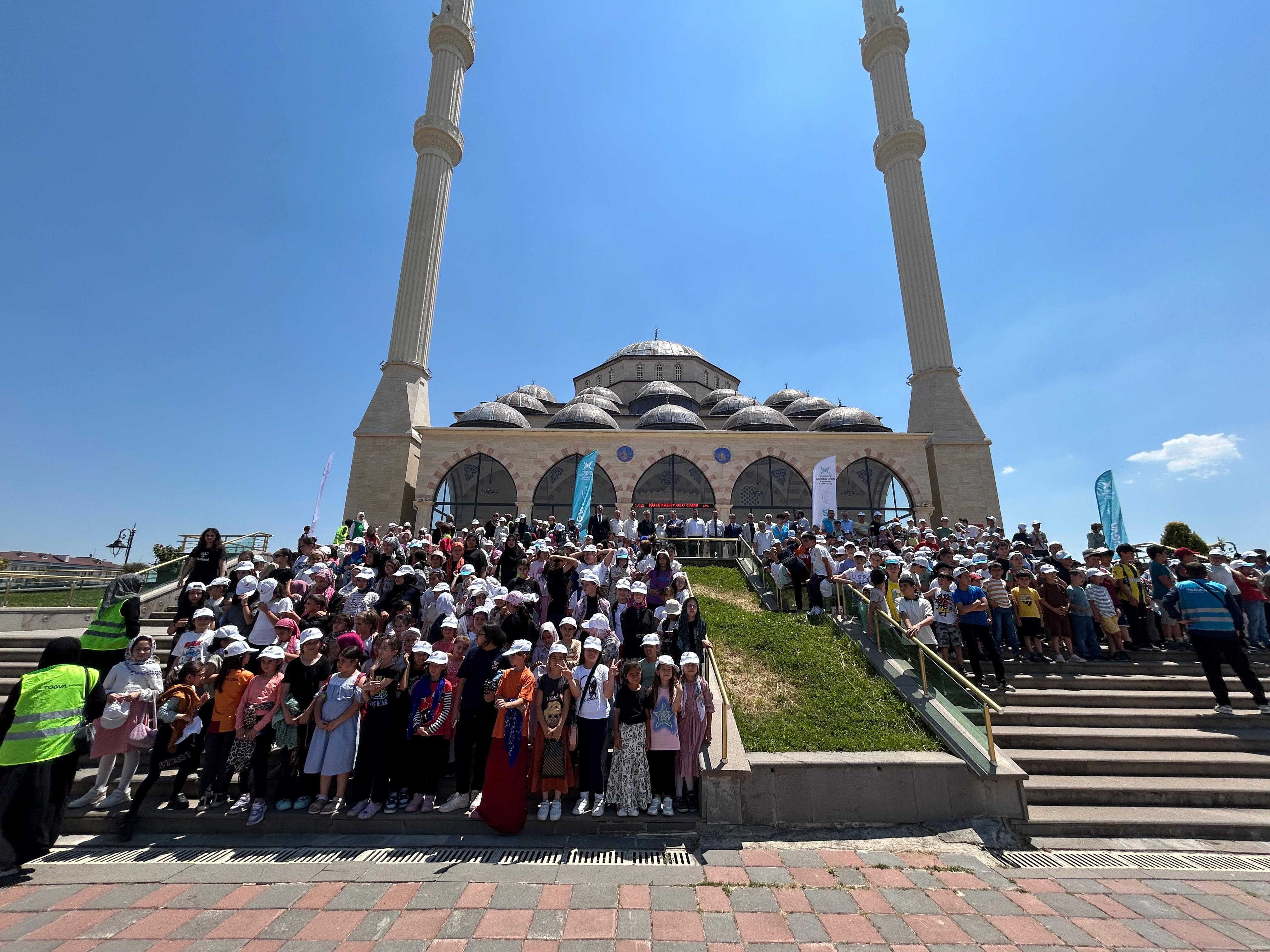 Bakan Yardımcısı Da Katıldı Tügva Kastamonu 960 Öğrenciyle Namaz Kıldı 12