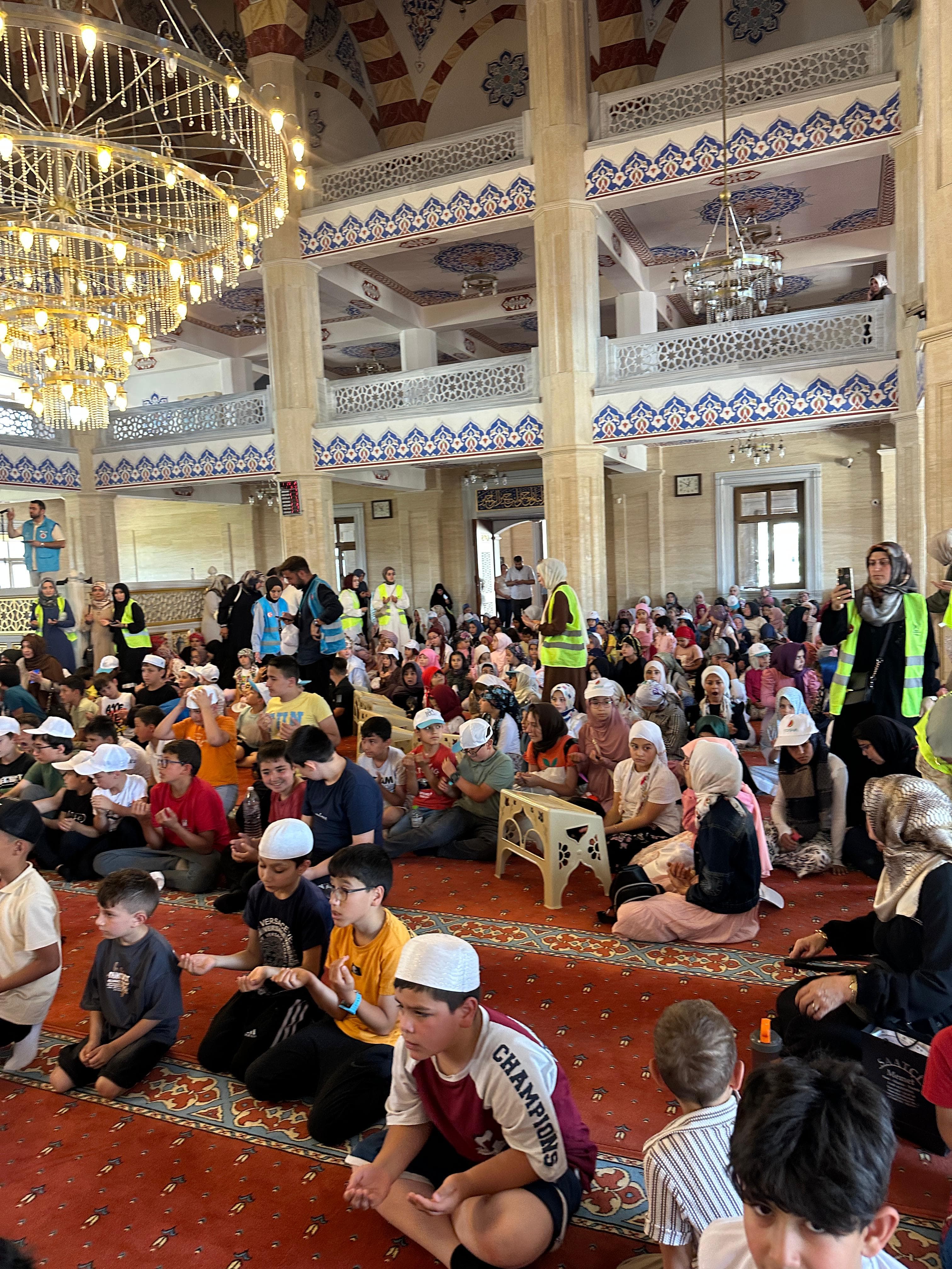 Bakan Yardımcısı Da Katıldı Tügva Kastamonu 960 Öğrenciyle Namaz Kıldı 2