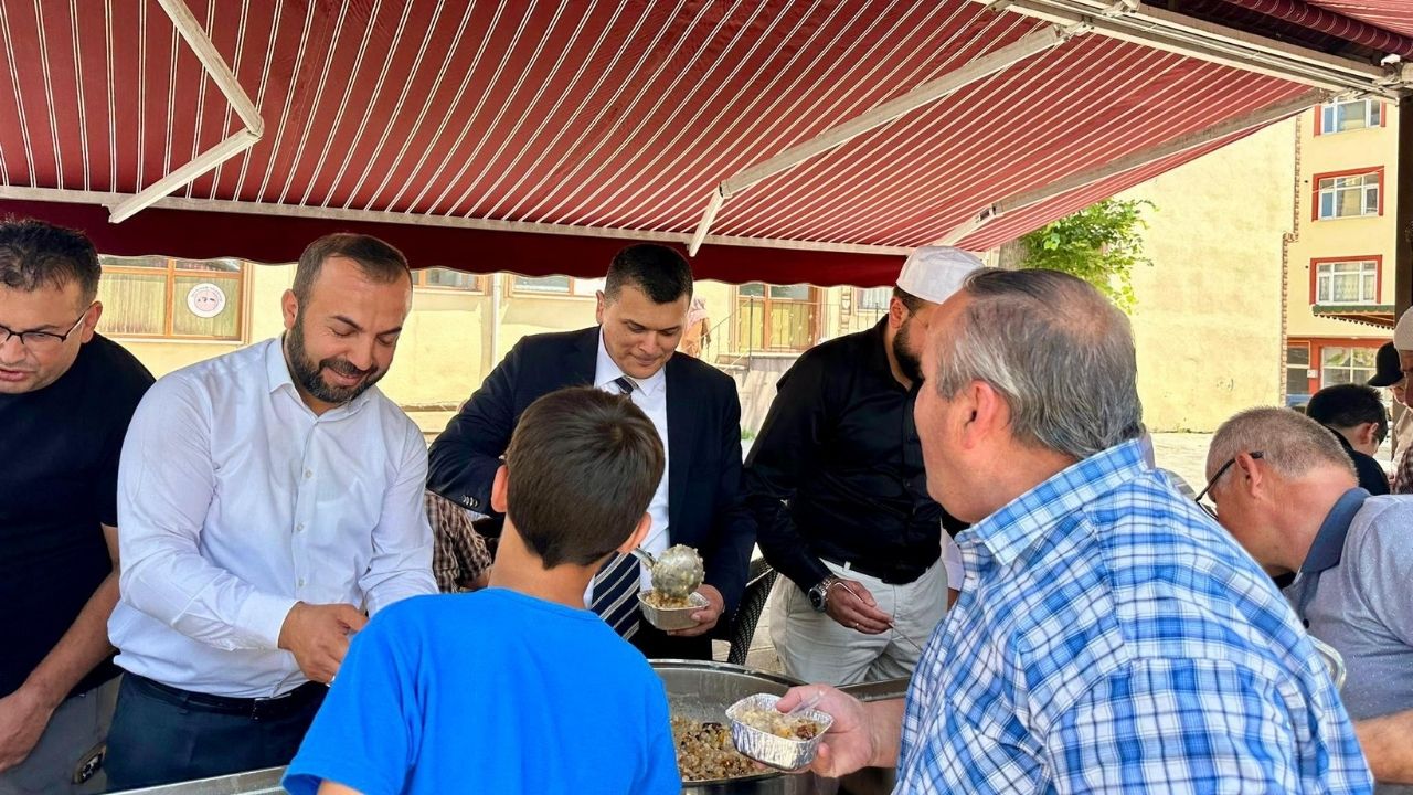 Devrekani’de Muharrem Ayı Bereketi Vatandaşlar Aynı Kazanda Buluştu (4)