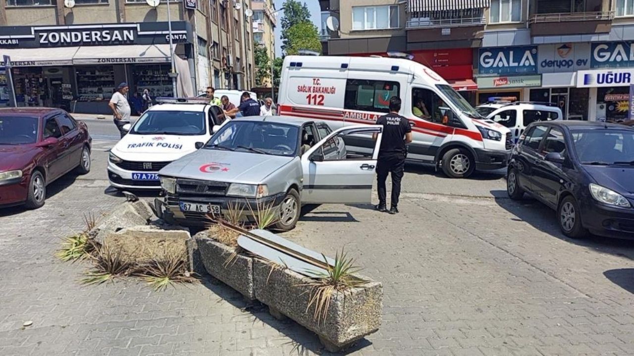 Feci Kaza Manevra Yapmak Isteyen Araç Yayaya Çarptı (1)