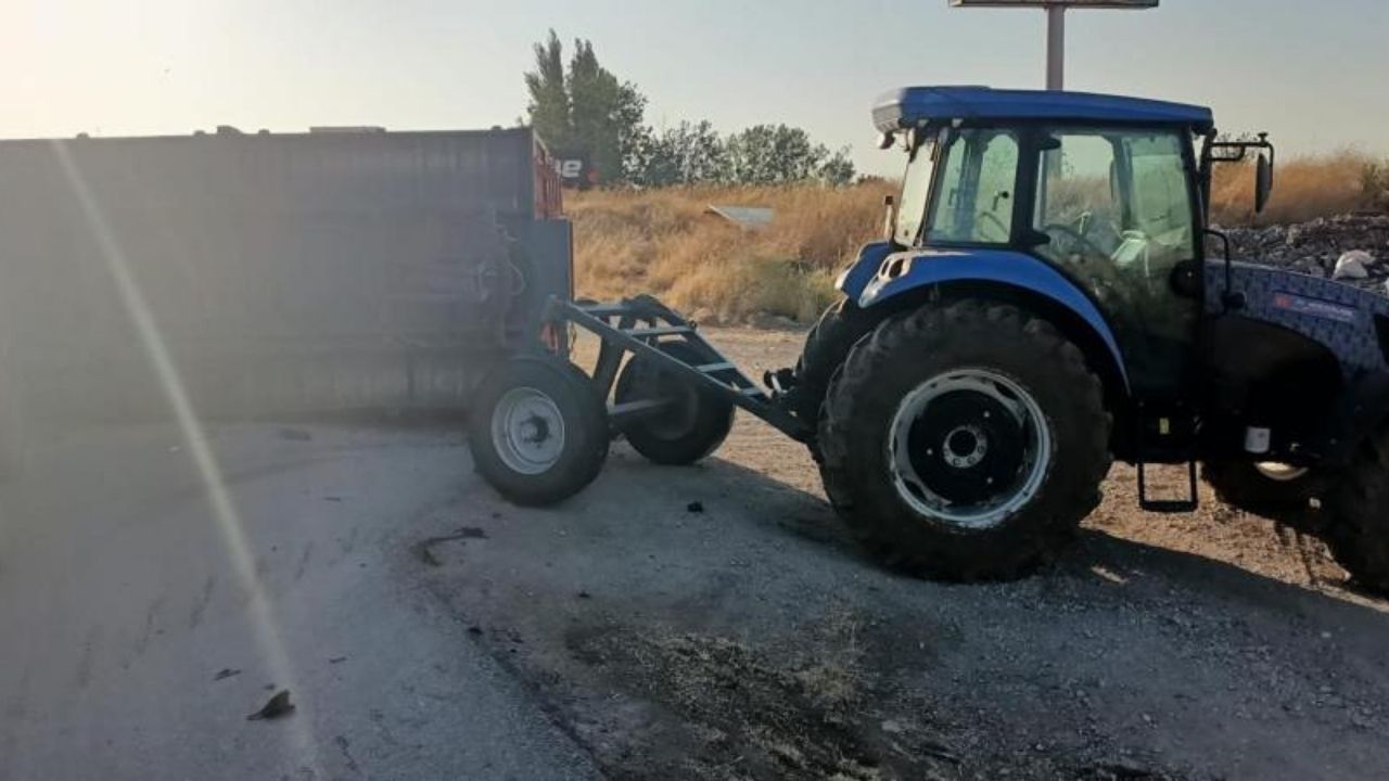 Feci Trafik Kazası Traktör Ile Araç Çarpıştı, 1 Ölü, 4 Yaralı (3)