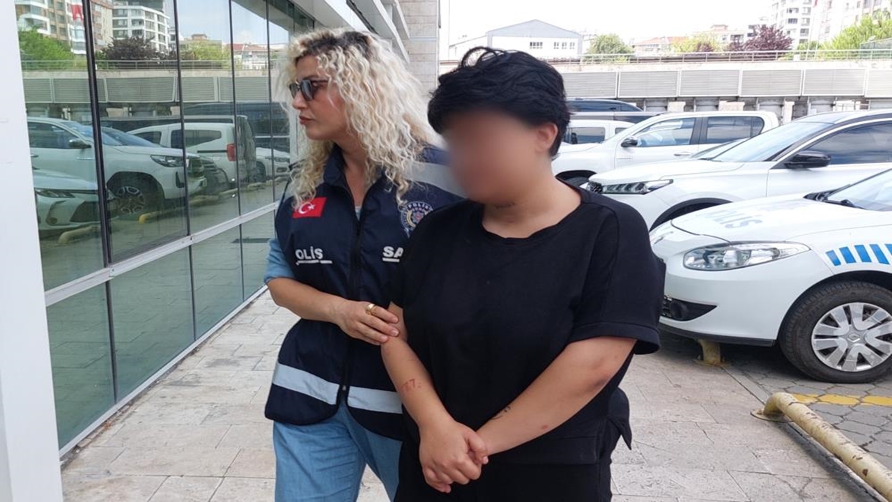 Genç Kız Annesini Bıçakladı (3)