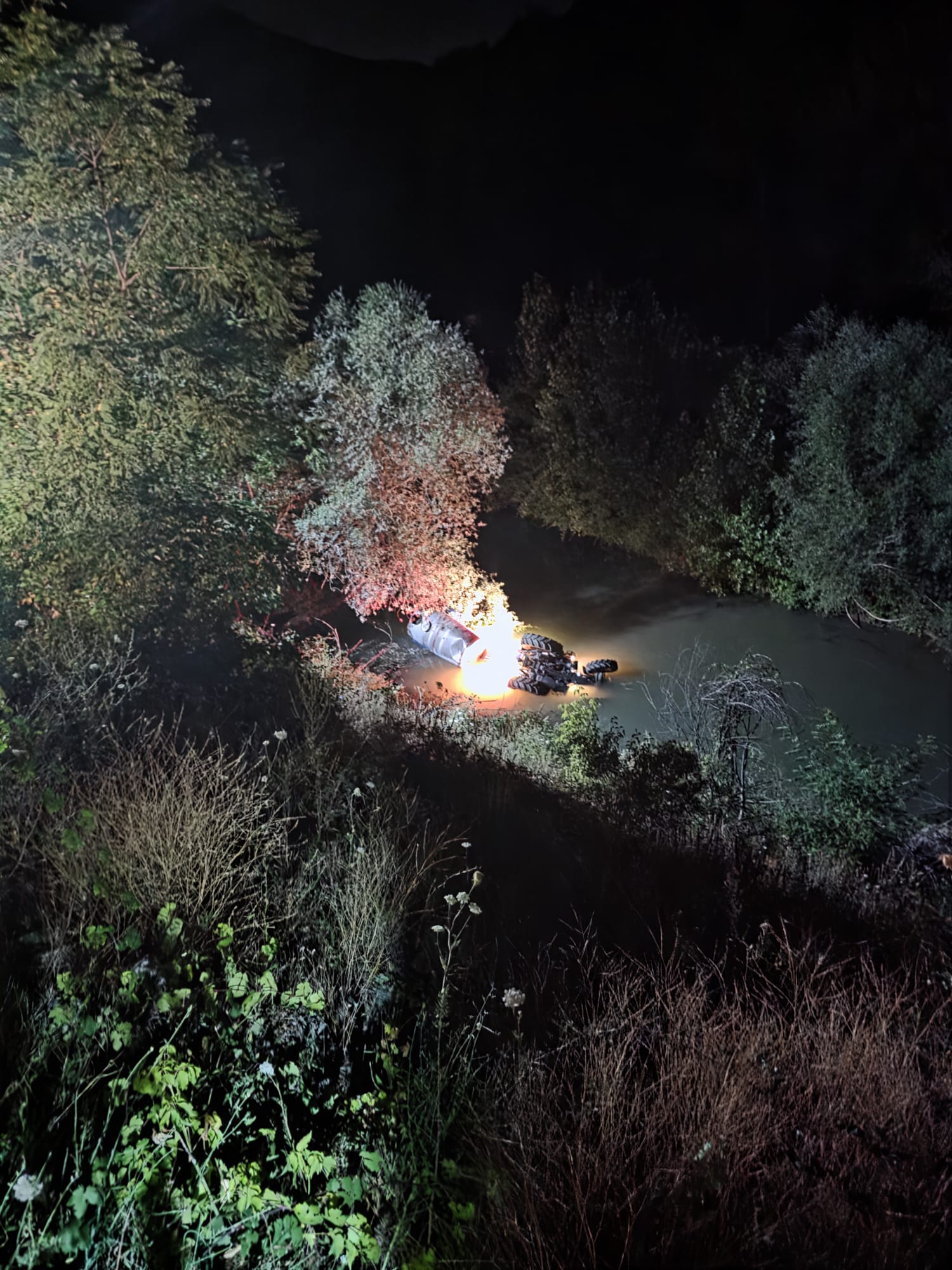 Hanönü'de Traktör Irmağa Devrildi Sürücü Yaralandı 1