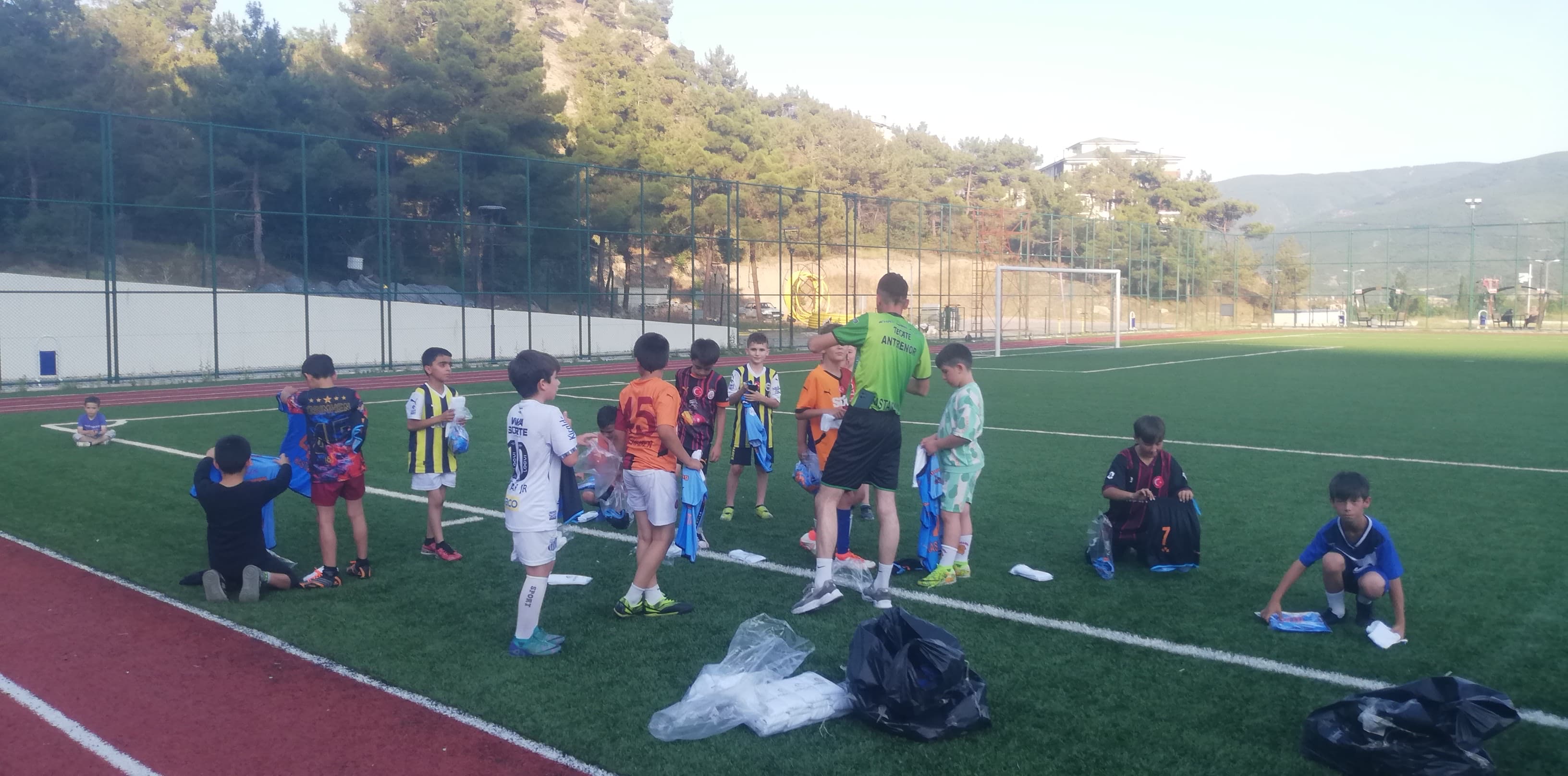 Hanönü'de Yaz Futbol Kursları Minik Sporcuları Buluşturuyor