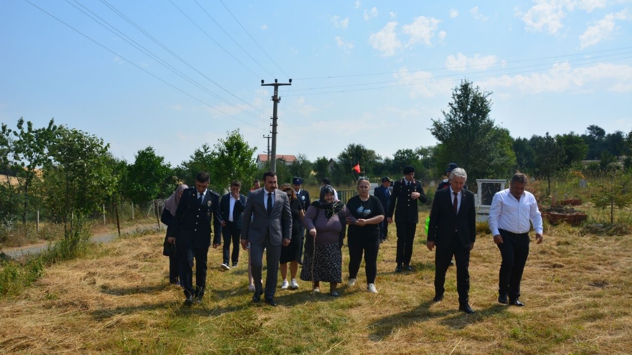İhsangazi Protokolünden Şehit Kabirlerine Güller, Ailelere Minnet Ziyaretleri (2)