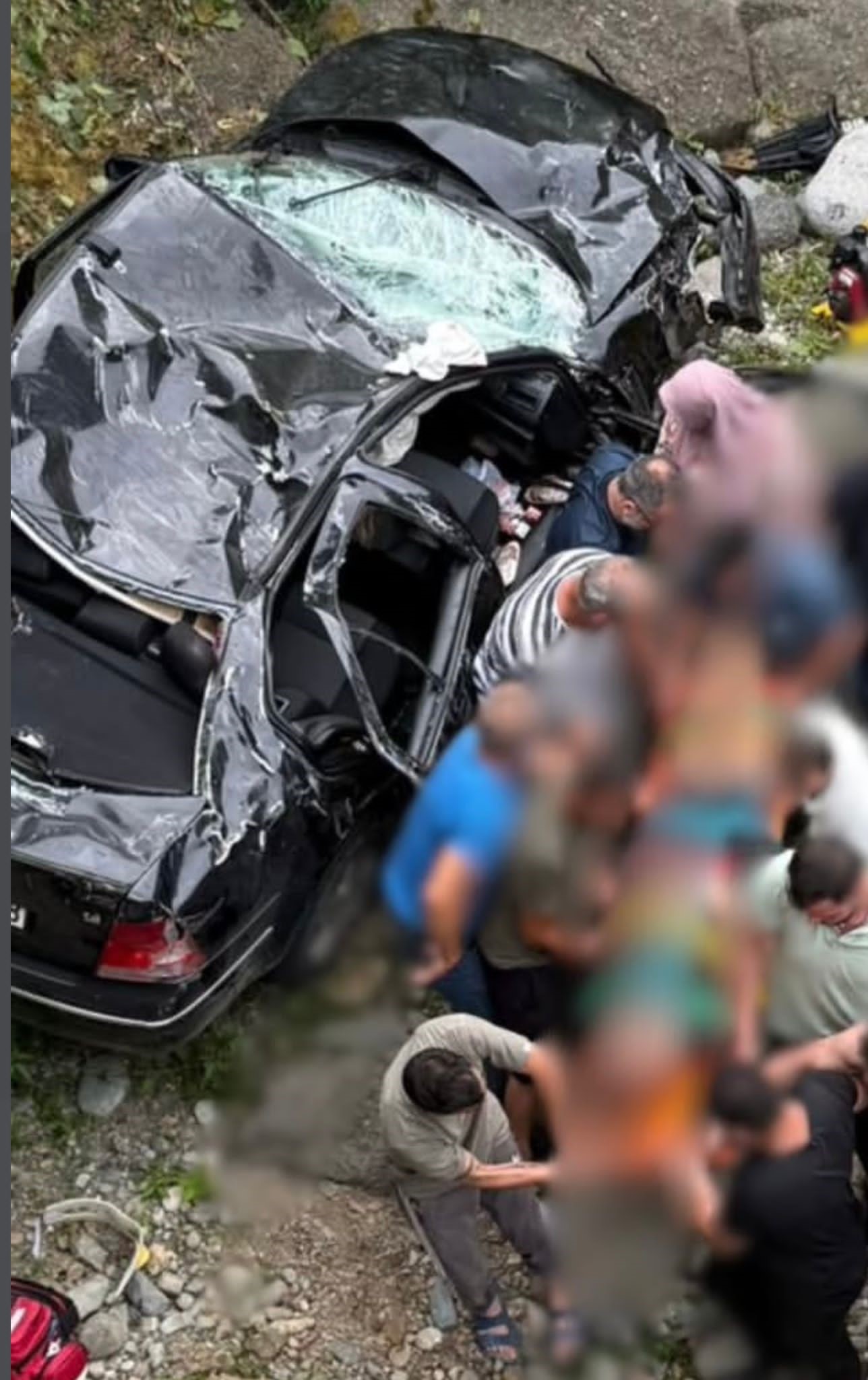 İki Araç Çarpıştı Feci Kazada 1 Ölü, 8 Yaralı Var! 4