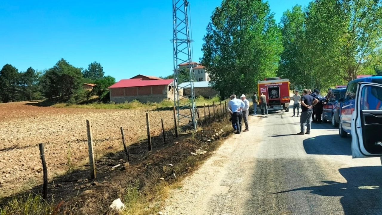 Kastamonu Ilçesinde Elektrik Direği Yangını Hızlı Müdahale Felaketi Önledi (2)