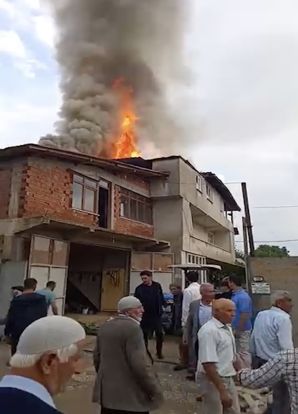 Kastamonu'da Eve Yıldırım Düştü 2 Katlı Ev Yangında Zarar Gördü! 12