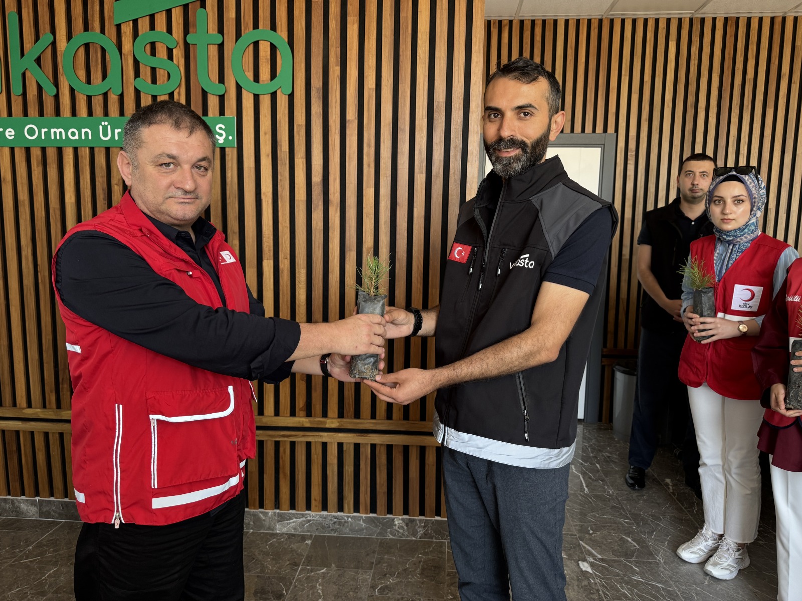 Kastamonu'da Fabrika Sahipleri Bağışladı Okul Bahçesinde Yeşerecekler! 23