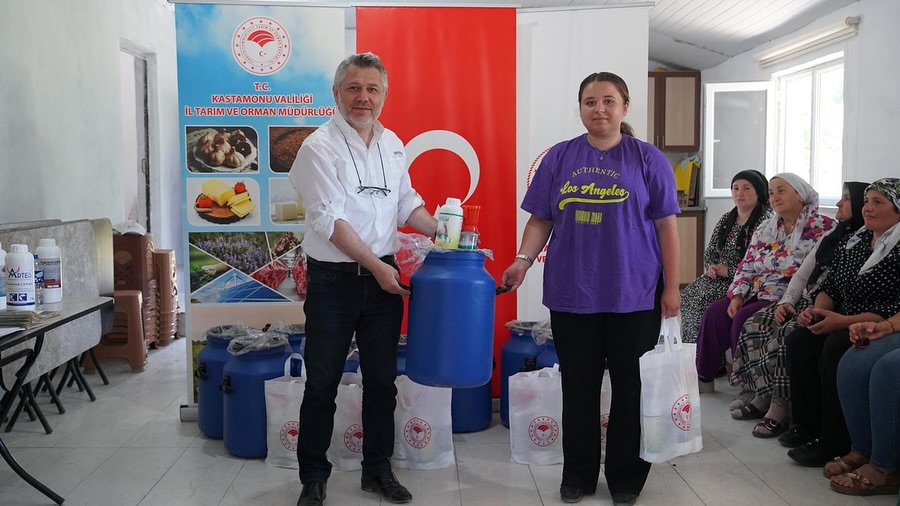 Kastamonu'da Köy Köy Gezip Eğitim Verdiler 150 Üretici Sertifika Aldı 6