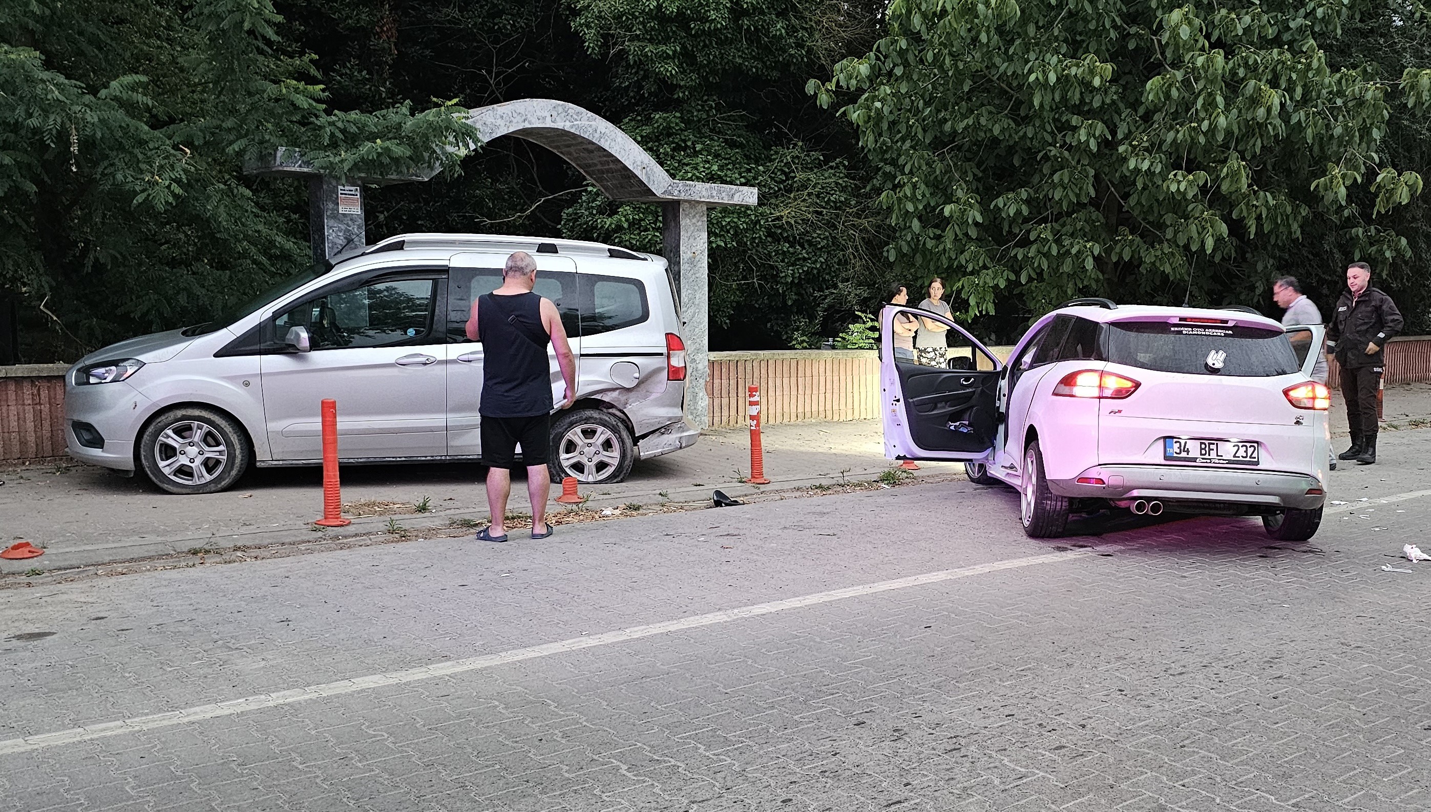 Kastamonu'da Park Halindeki Araca Çarpan Otomobilde 2 Kişi Yaralandı 12