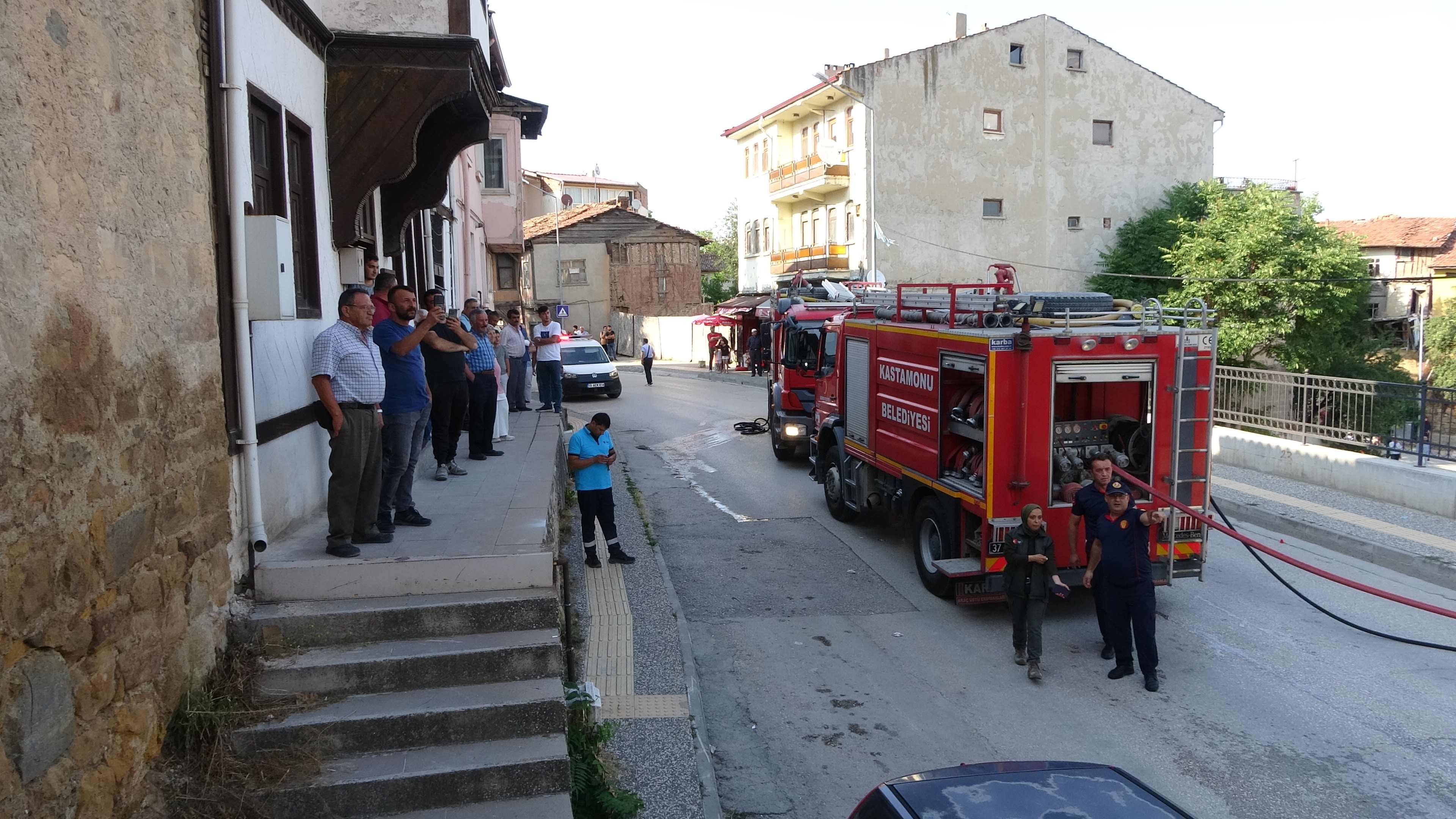 Kastamonu'da Tarihi Külliyenin Yanındaki Binada Çıkan Yangın Korkuttu 3