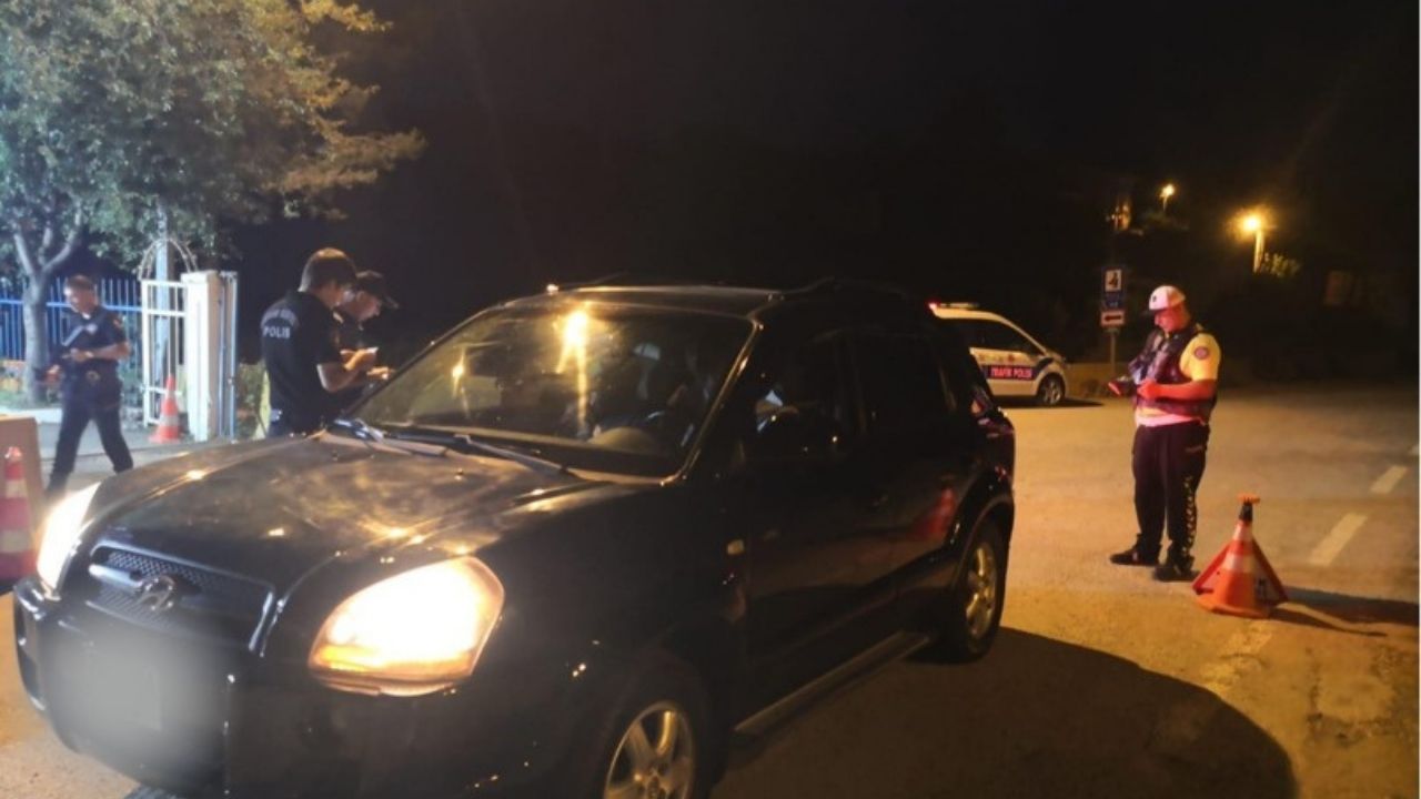 Kastamonu’nun Ilçesinde Narvas Uygulaması 165 Kişi Ve 17 Araç Kontrol Edildi (2)