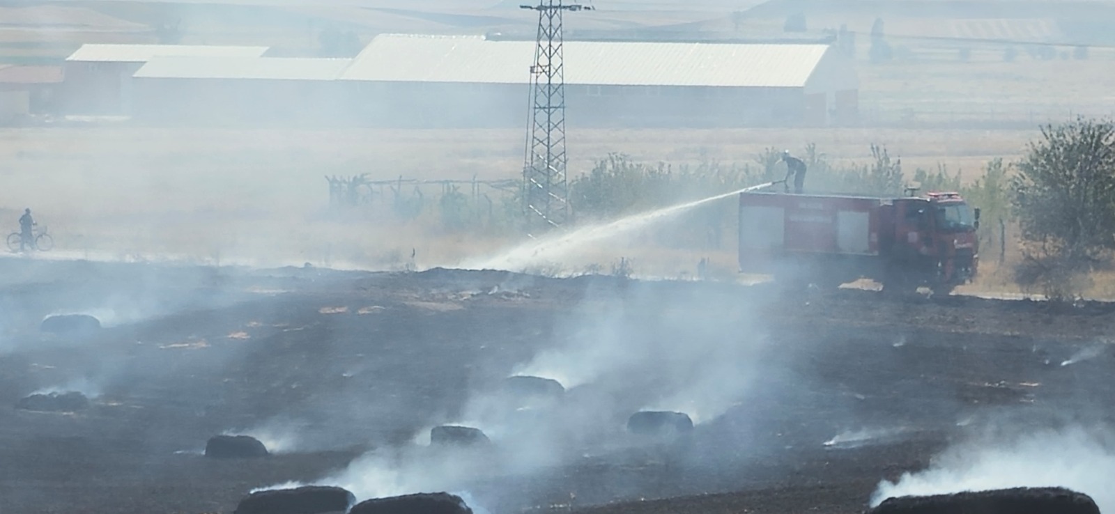 Komşu Ilde 20 Dönüm Tarla, 150 Balya Yangında Kül Oldu 1012