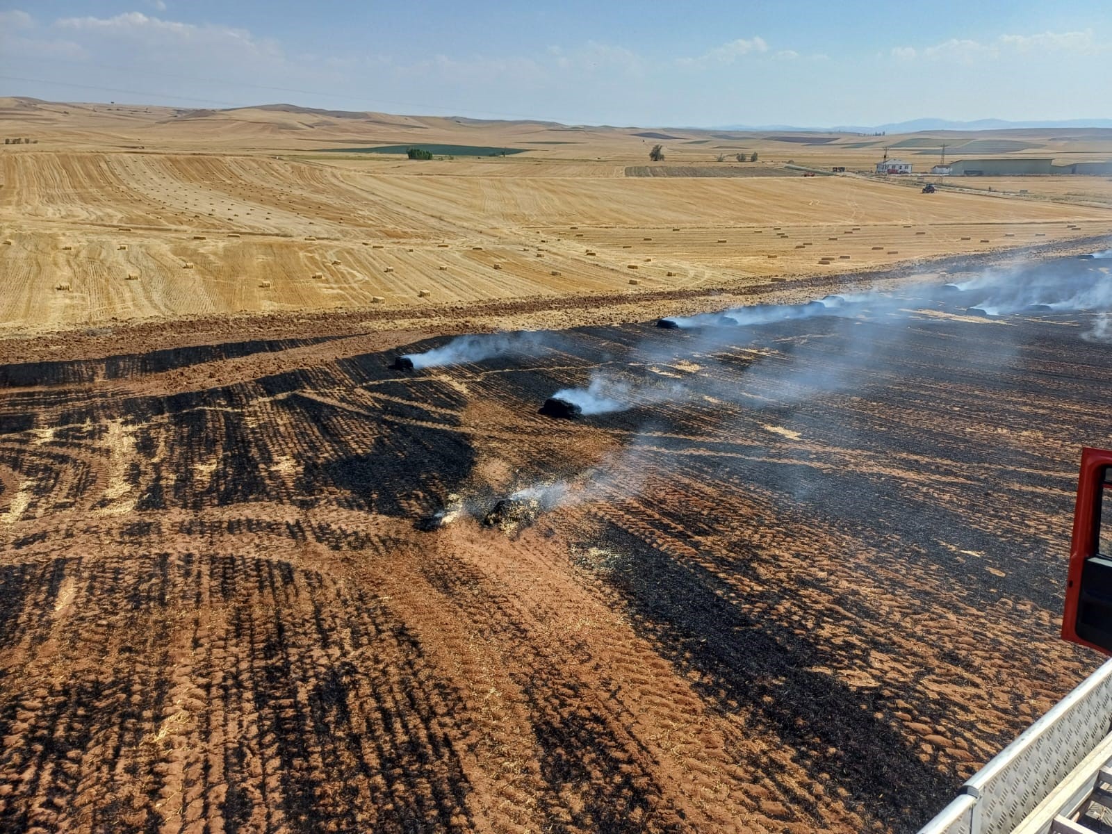 Komşu Ilde 20 Dönüm Tarla, 150 Balya Yangında Kül Oldu 3