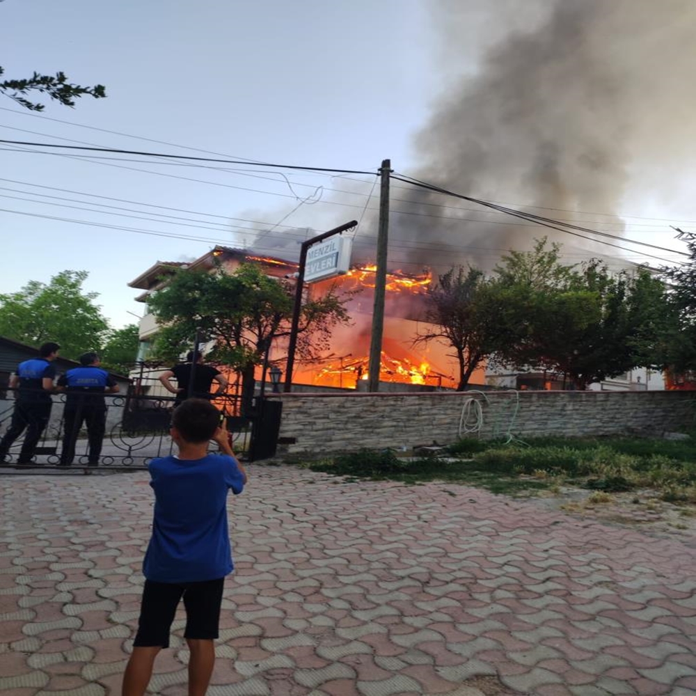 Komşuda Korkutan Yangın (2)