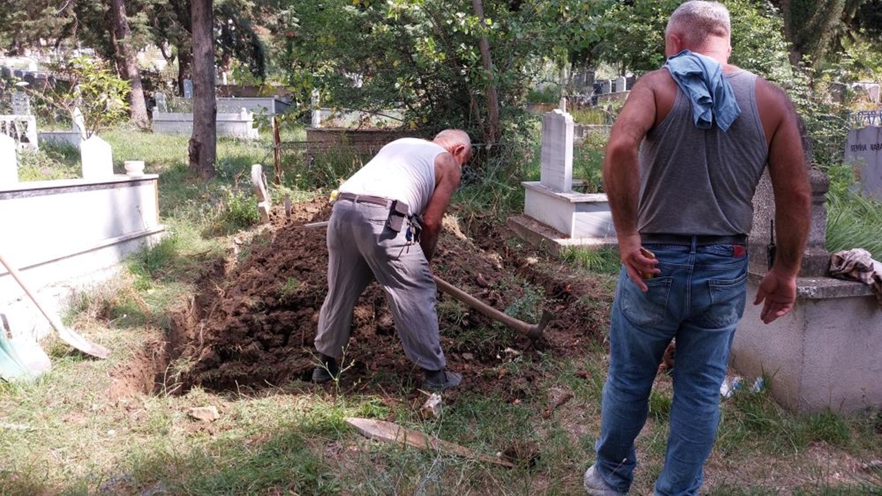 Mezarlık Silah Çıktı (3)