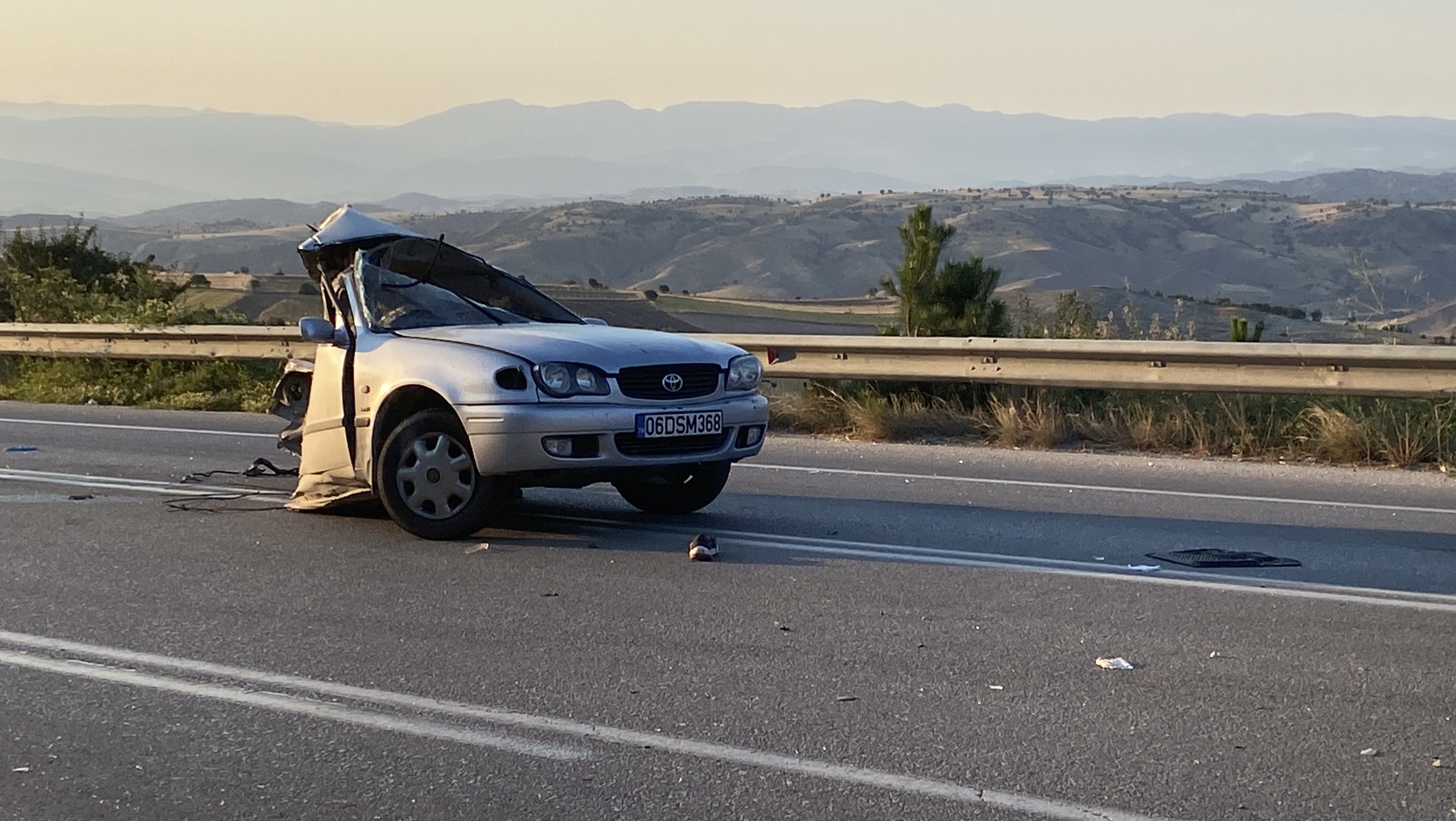 Otomobil Ile Minibüs Çarpıştı 11 Yaralı! 6