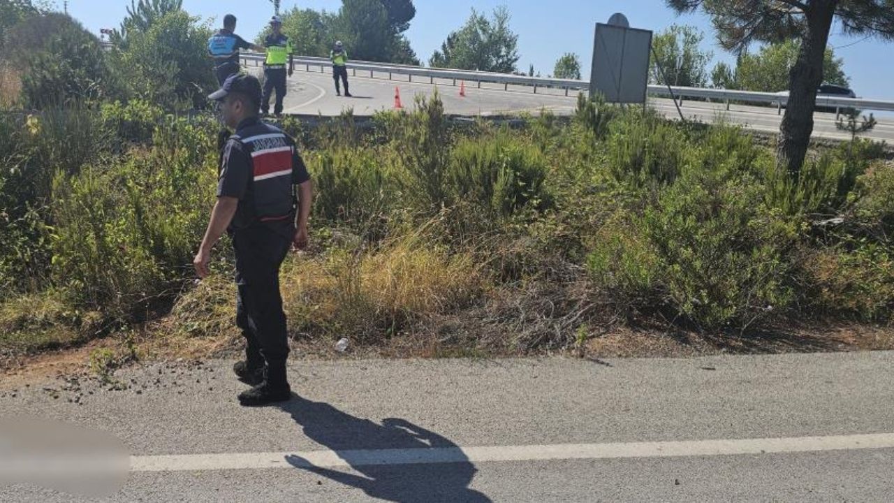 Taklalar Atarak Uçuruma Sürüklenen Araç, Şans Eseri Durmayı Başardı (1)