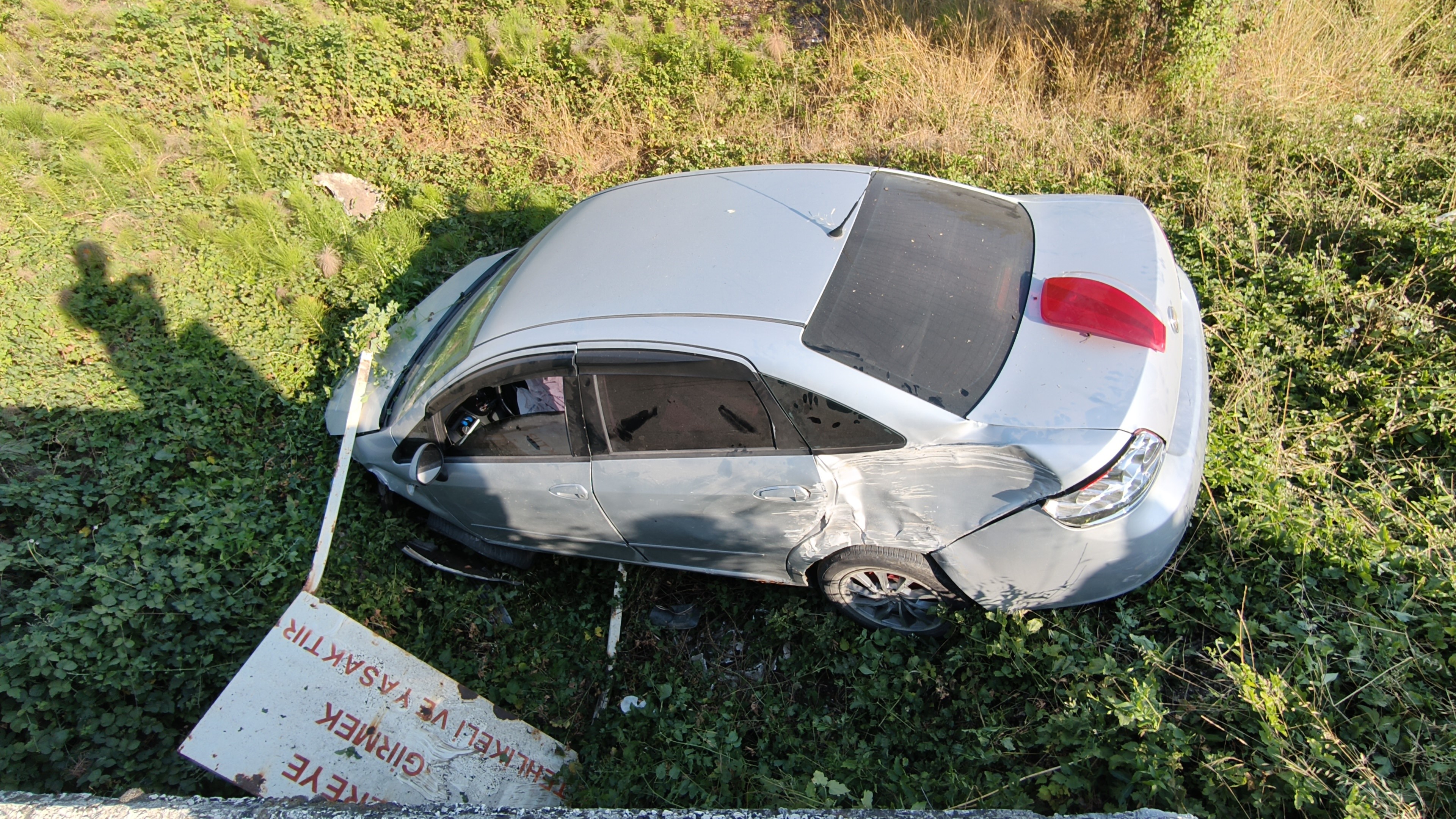 Tarlaya Uçan Otomobilde 1 Yaralı Var! 1