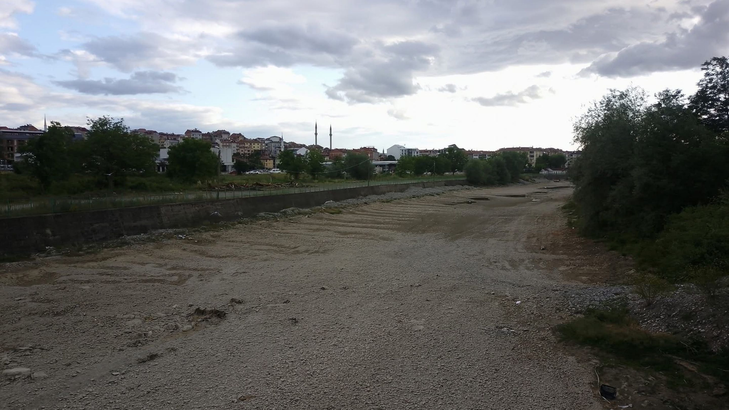 Taşköprü’de Kuraklık Çanları Çalıyor Gökırmak Neredeyse Tamamen Kurudu! (2)