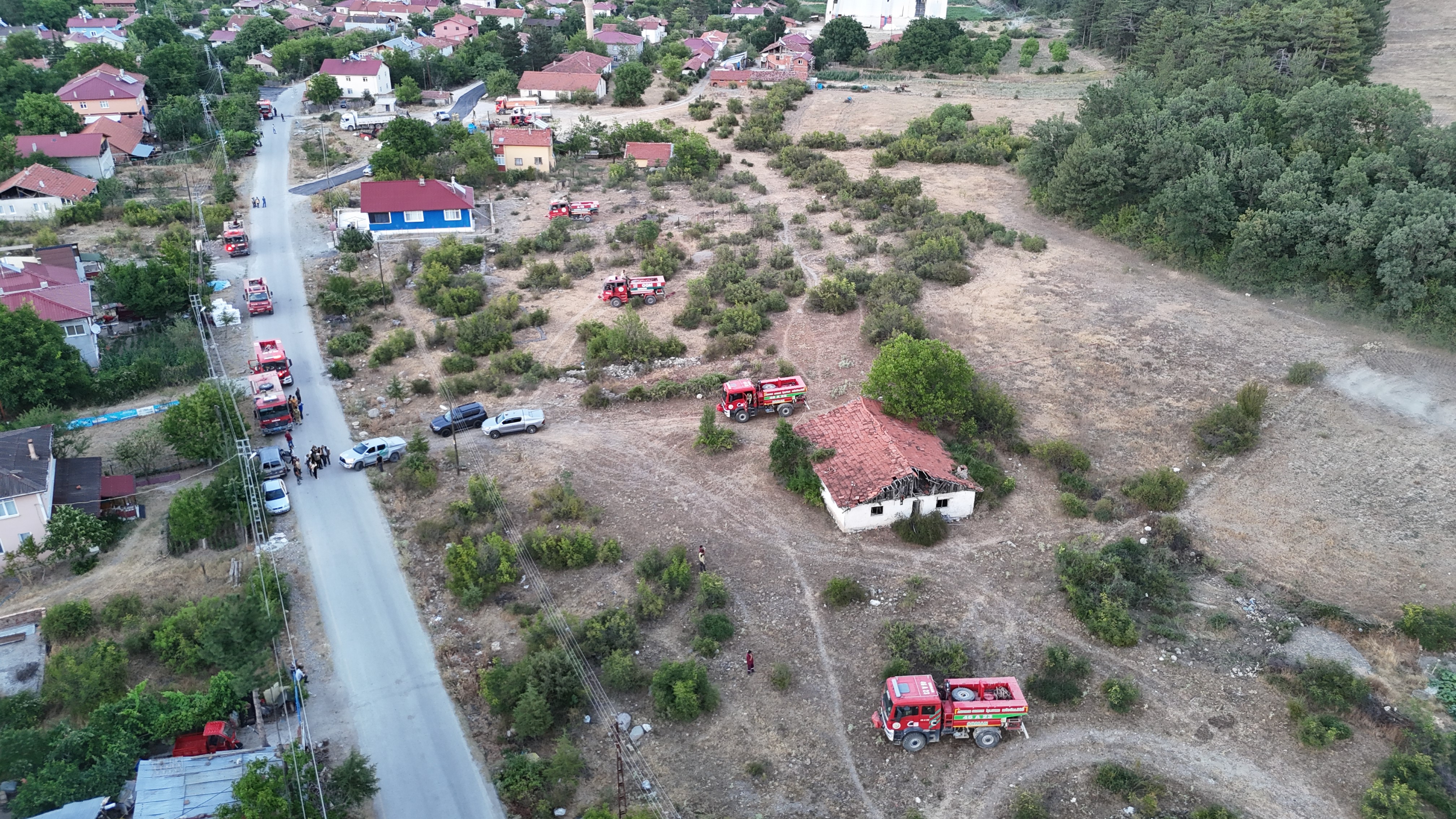 Yeniden Alevlenen Yangın Bölgesinde 95 Ev Tahliye Edildi