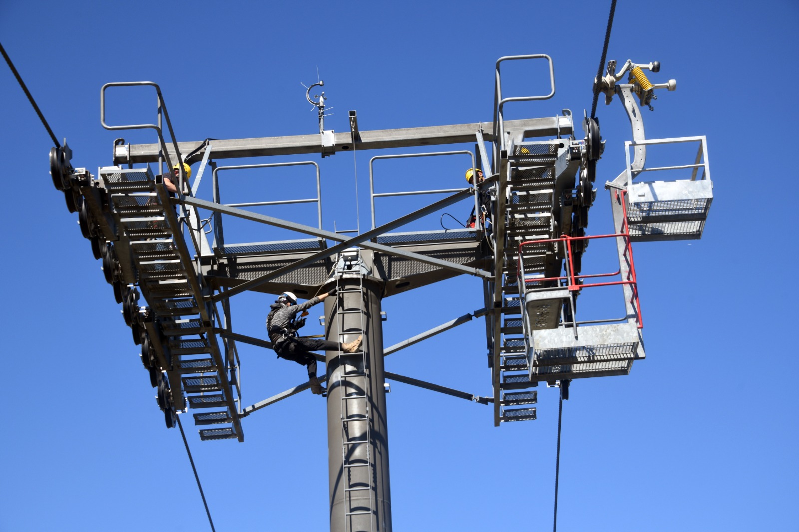 Yurduntepe Kayak Merkezi'ndeki Teleferik Yeni Sezona Hazırlanıyor! 1