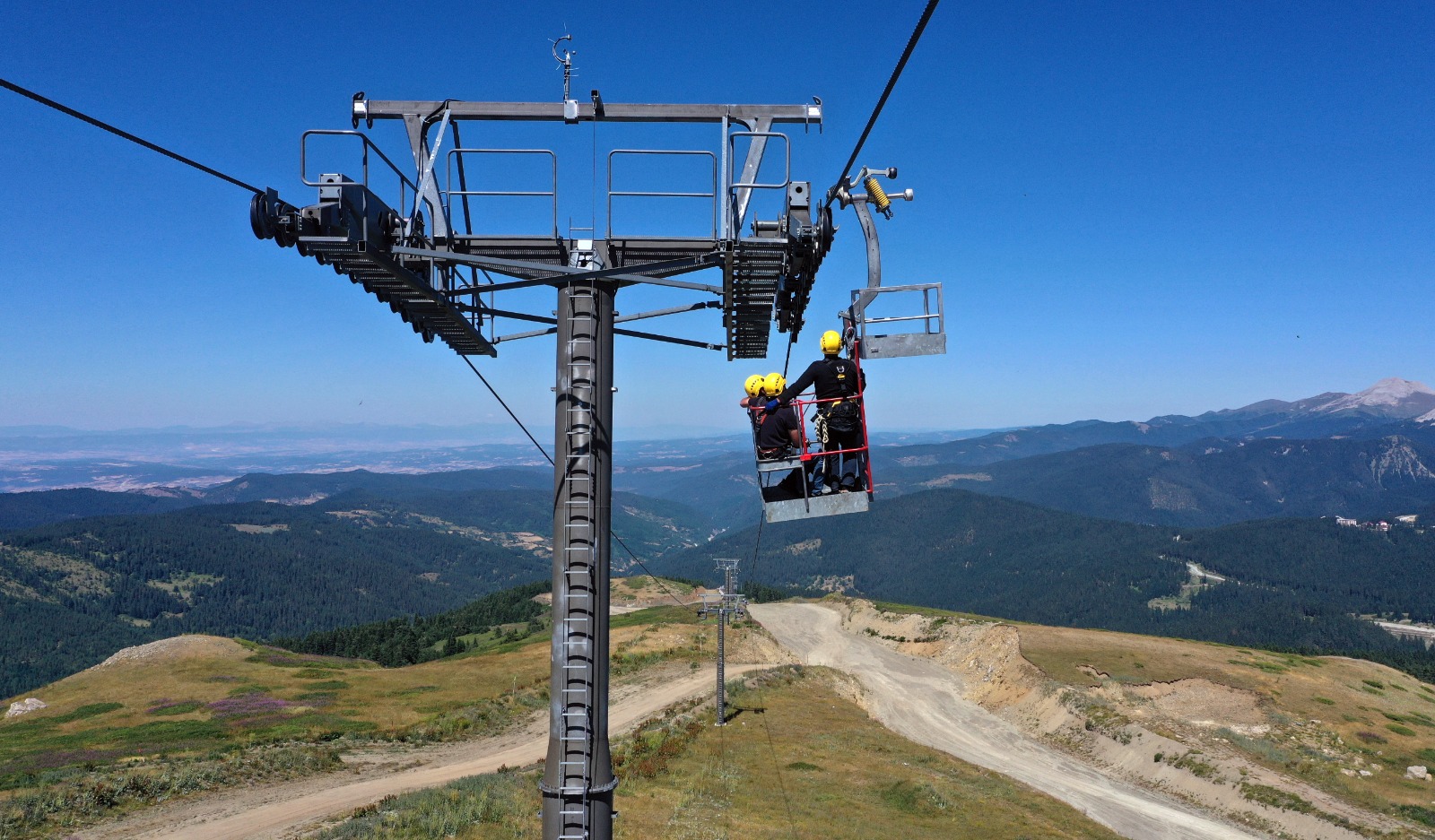 Yurduntepe Kayak Merkezi'ndeki Teleferik Yeni Sezona Hazırlanıyor! 11
