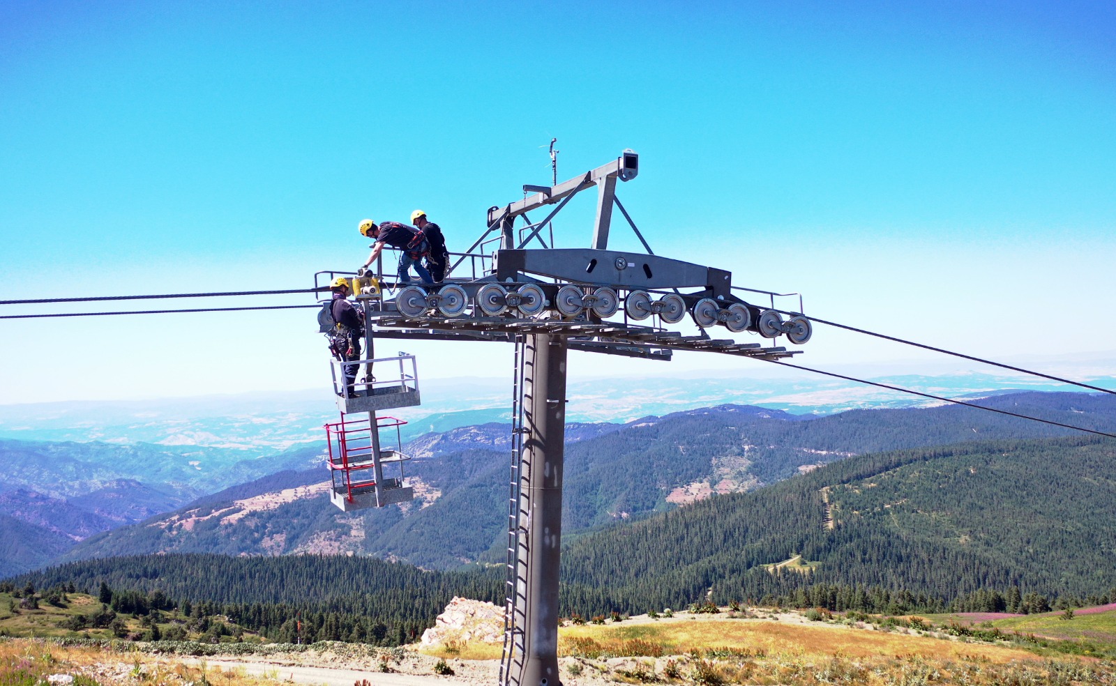 Yurduntepe Kayak Merkezi'ndeki Teleferik Yeni Sezona Hazırlanıyor! 12