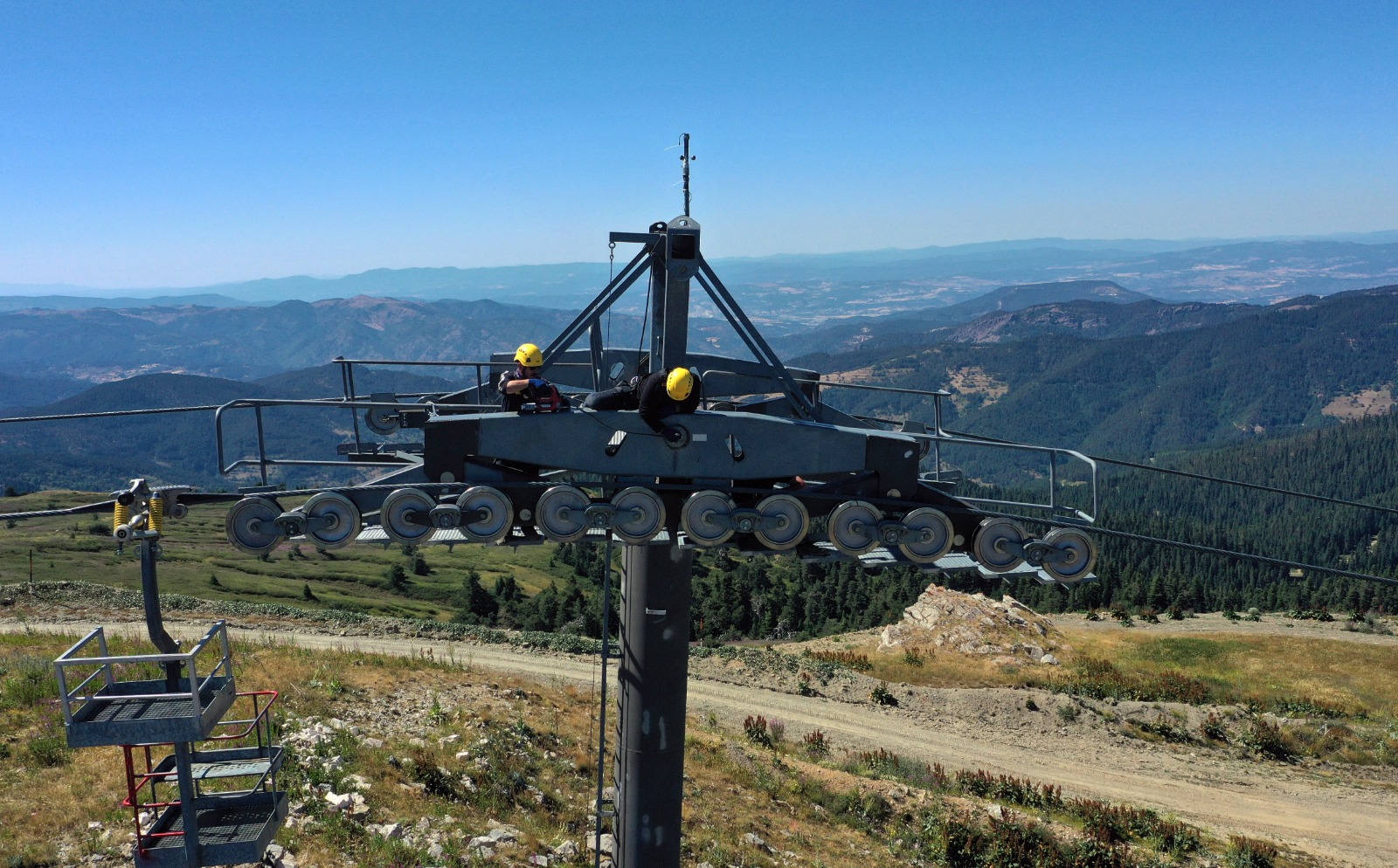 Yurduntepe Kayak Merkezi'ndeki Teleferik Yeni Sezona Hazırlanıyor! 15