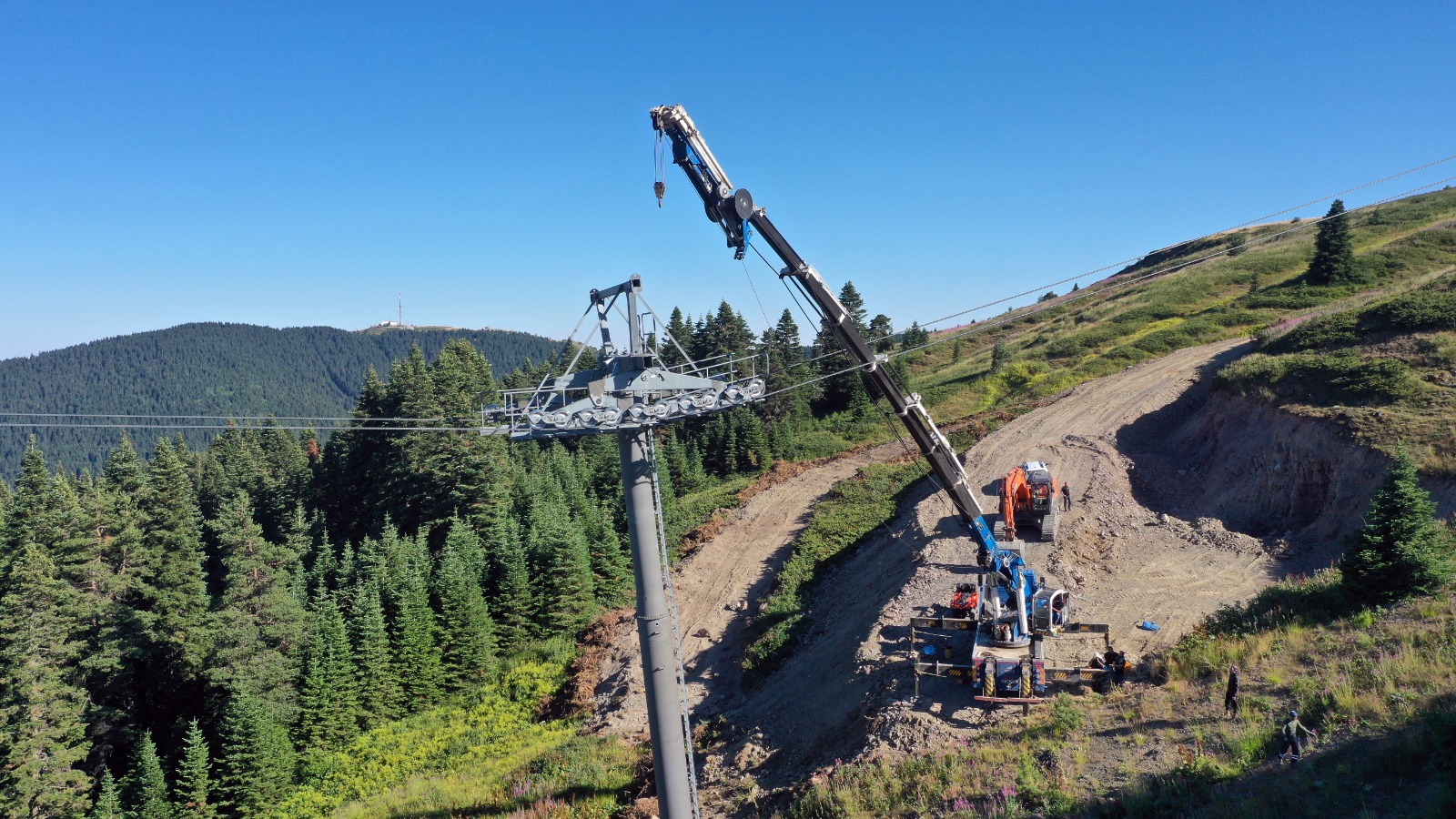 Yurduntepe Kayak Merkezi'ndeki Teleferik Yeni Sezona Hazırlanıyor! 23