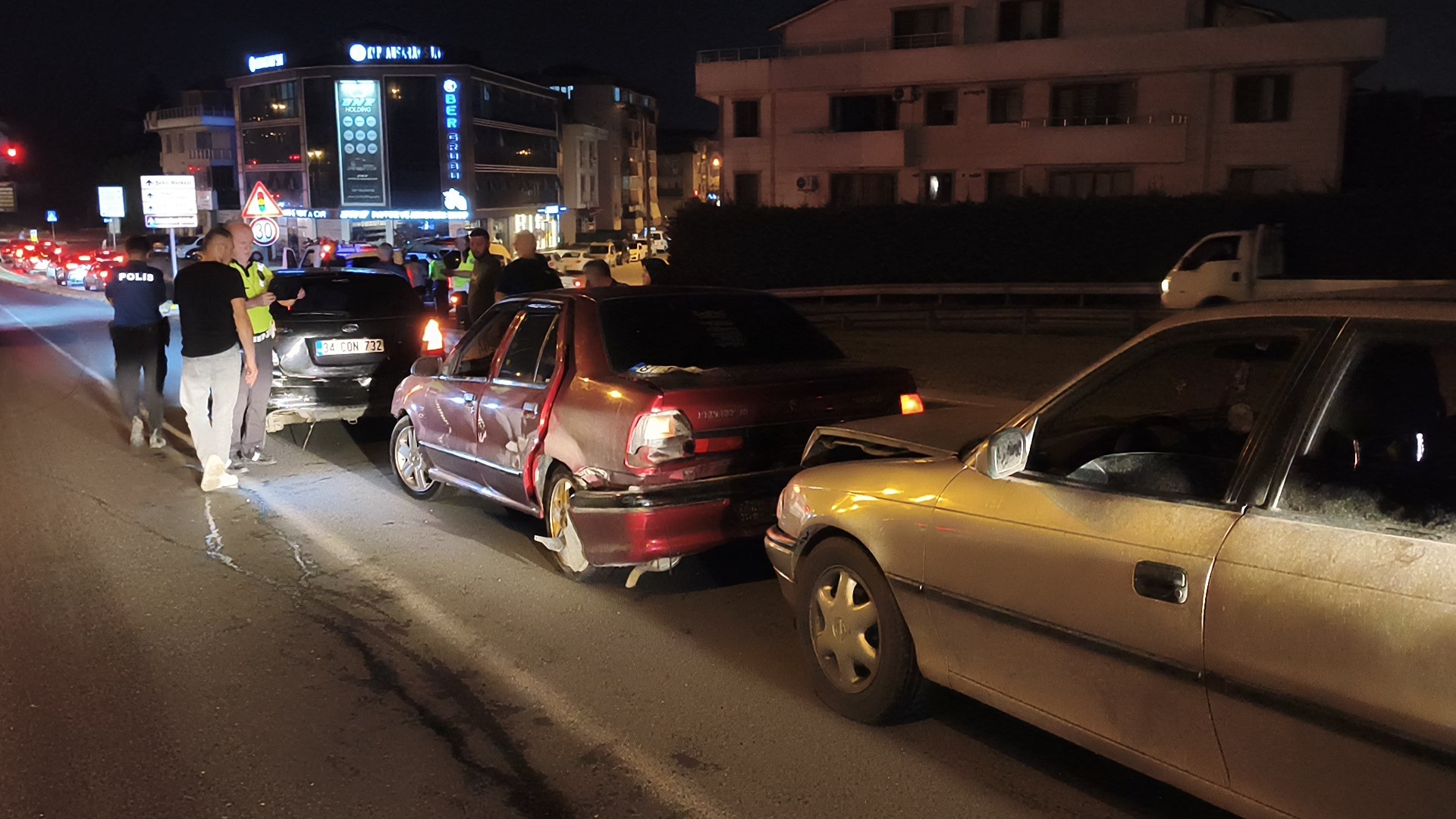 3 Aracın Karıştığı Zincirleme Kazada 1 Yaralı Var! 2