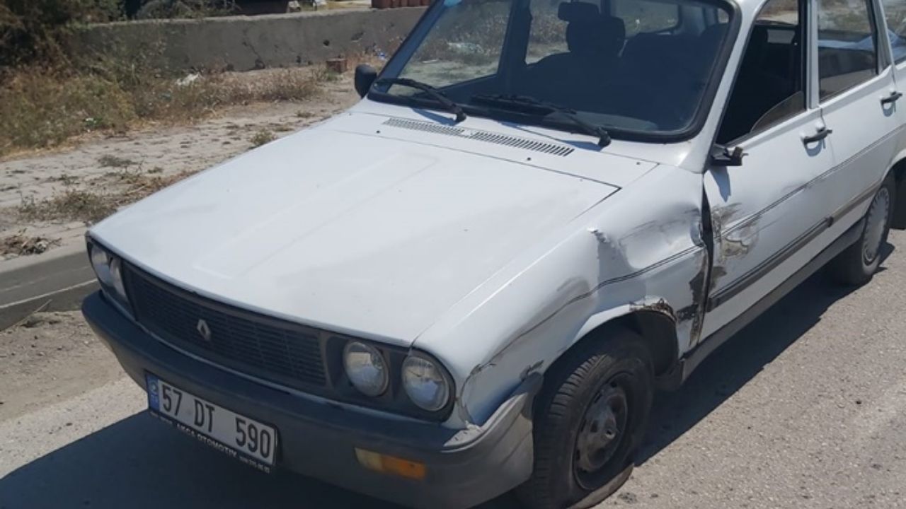 37 Plakalı Pikap Boyabat – Kastamonu Yolunda Otomobile Çarptı! (1)
