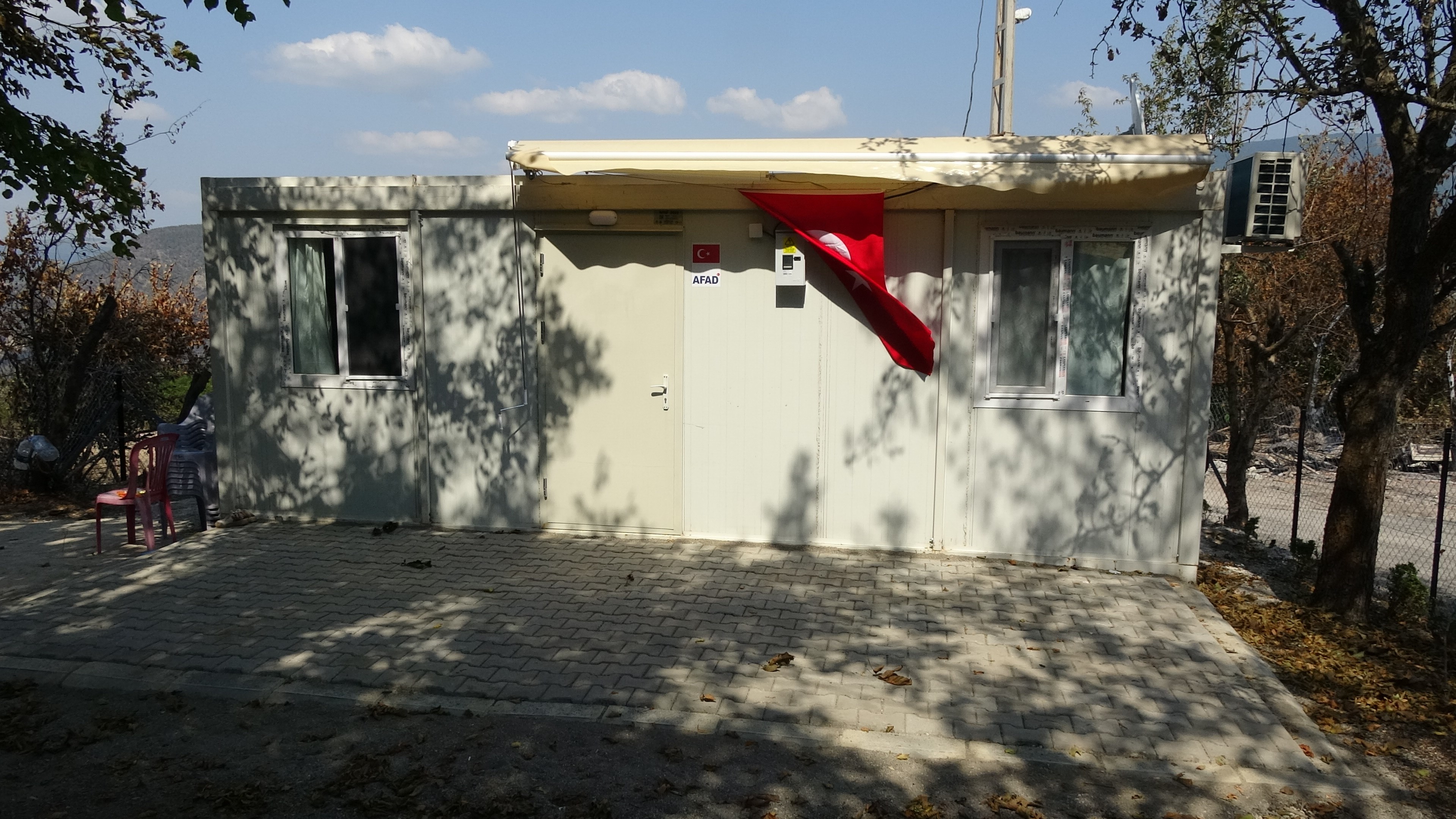 60 Yıl Sonra Aynı Kader Yangından Kurtulmuştu, Şimdi Evini Kaybetti 2